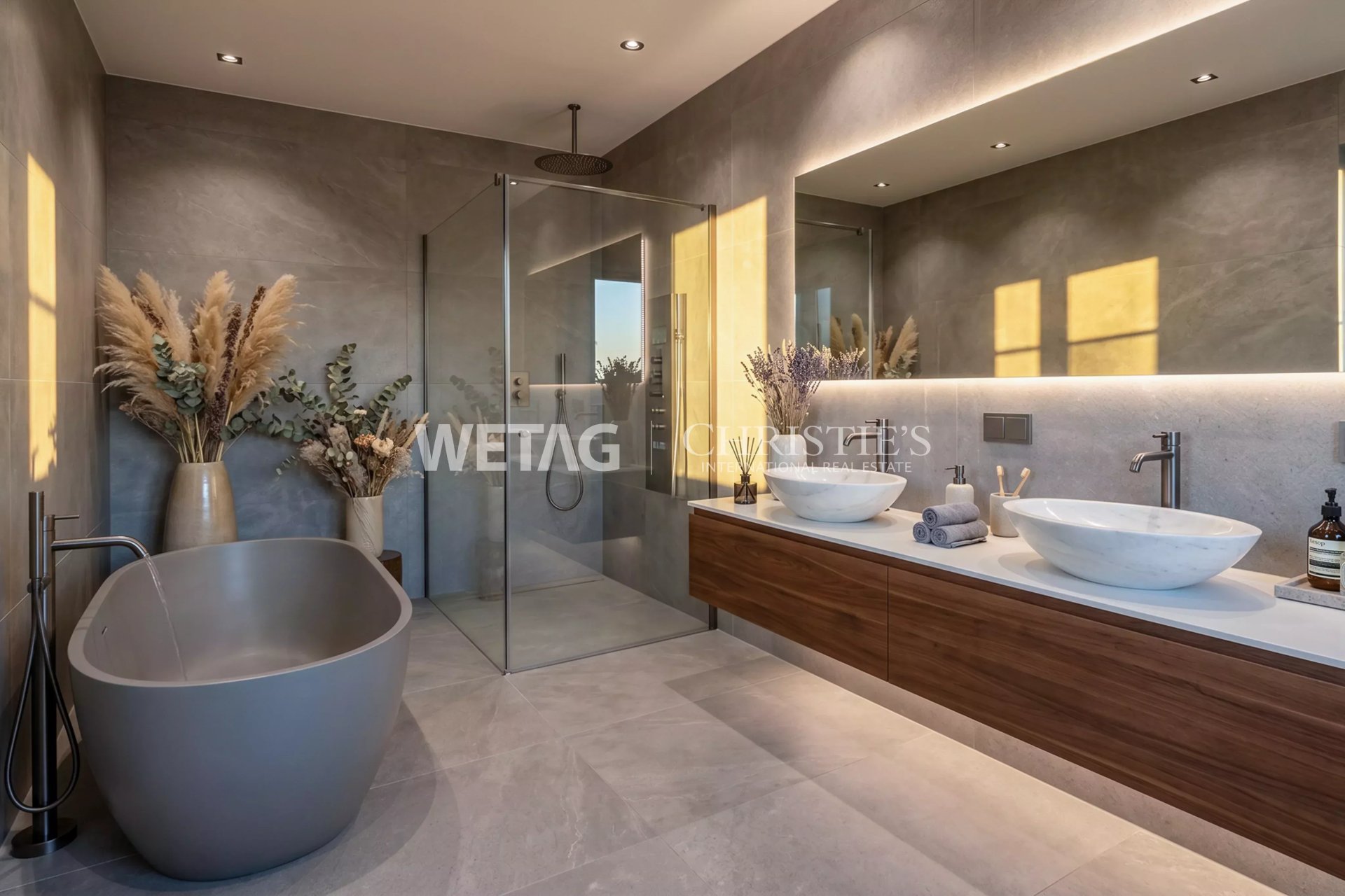 5 Bedroom Villa/Townhouse's Image 3