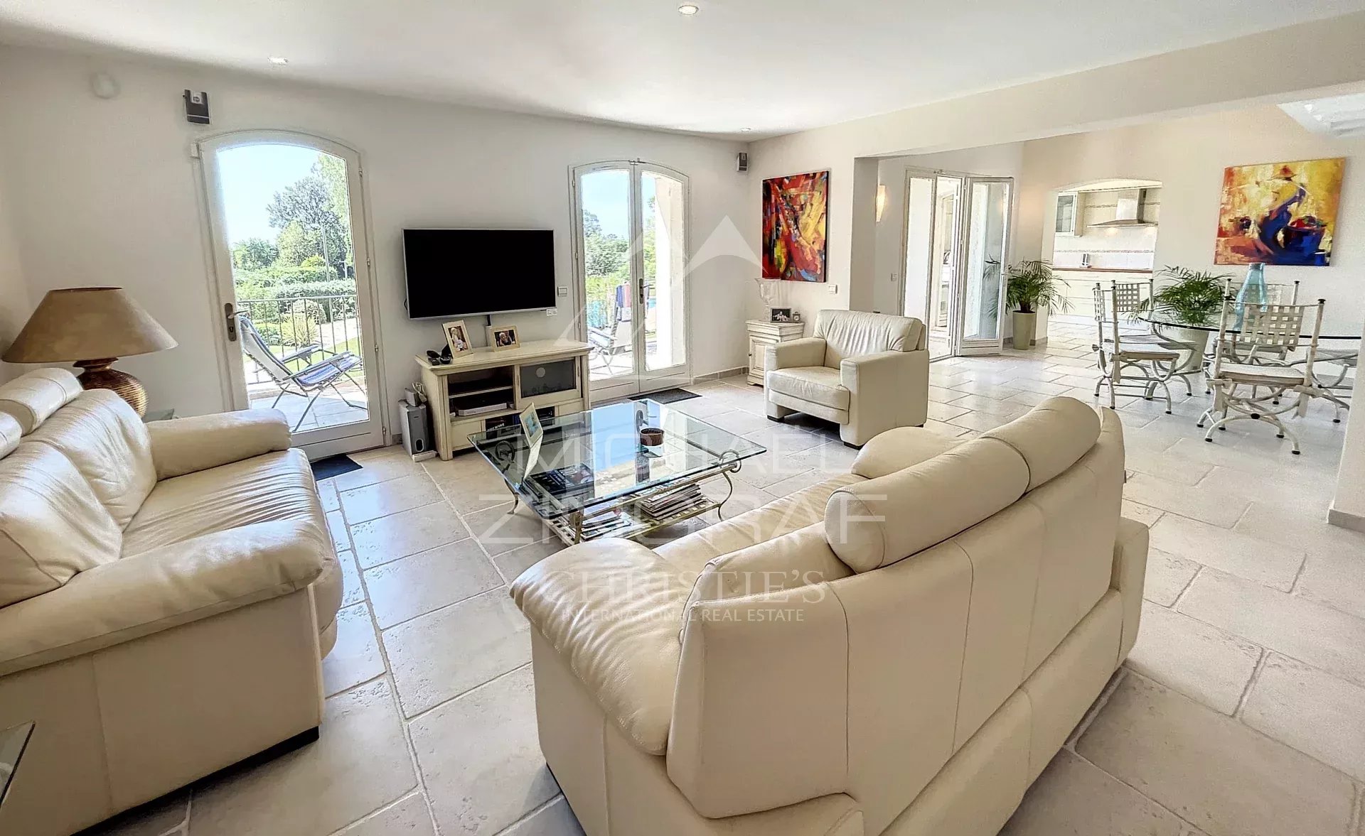 5 Bedroom Villa/Townhouse's Image 3