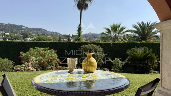 Single-storey villa facing Saint Paul de Vence village — photo 3