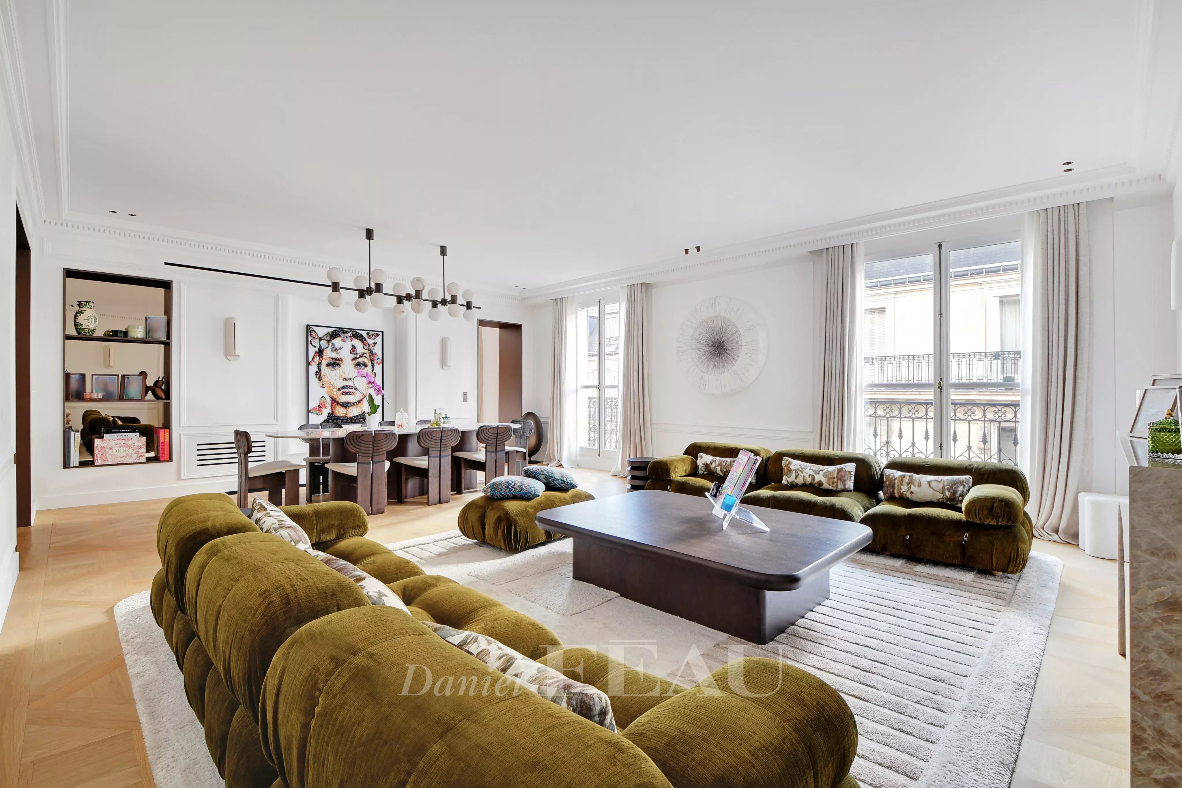 SALON PARQUET FENETRES SPACIEUX