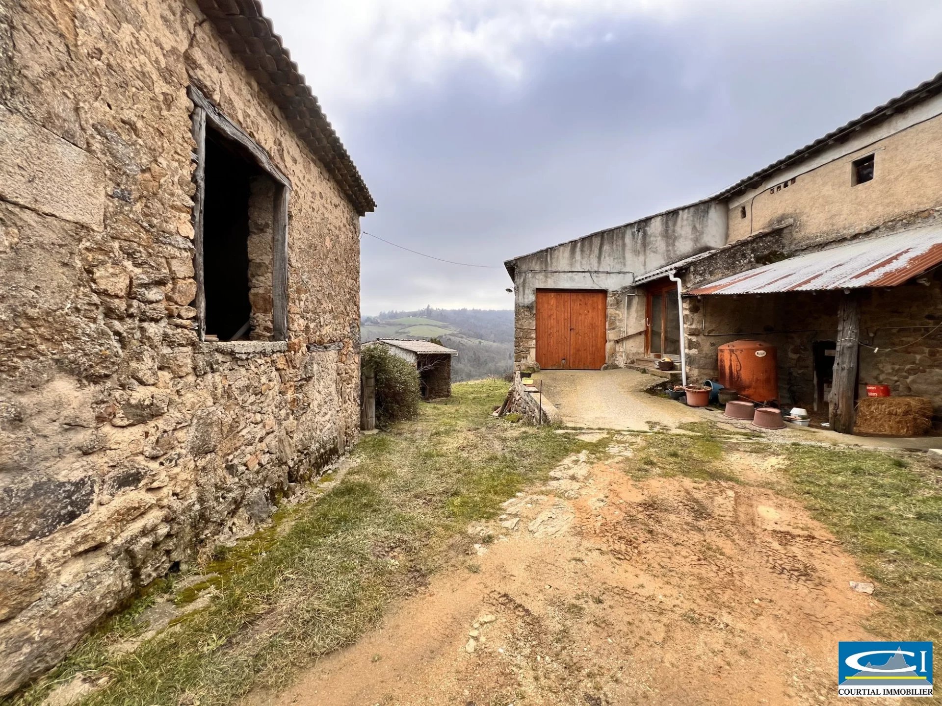 FERME EN PIERRE