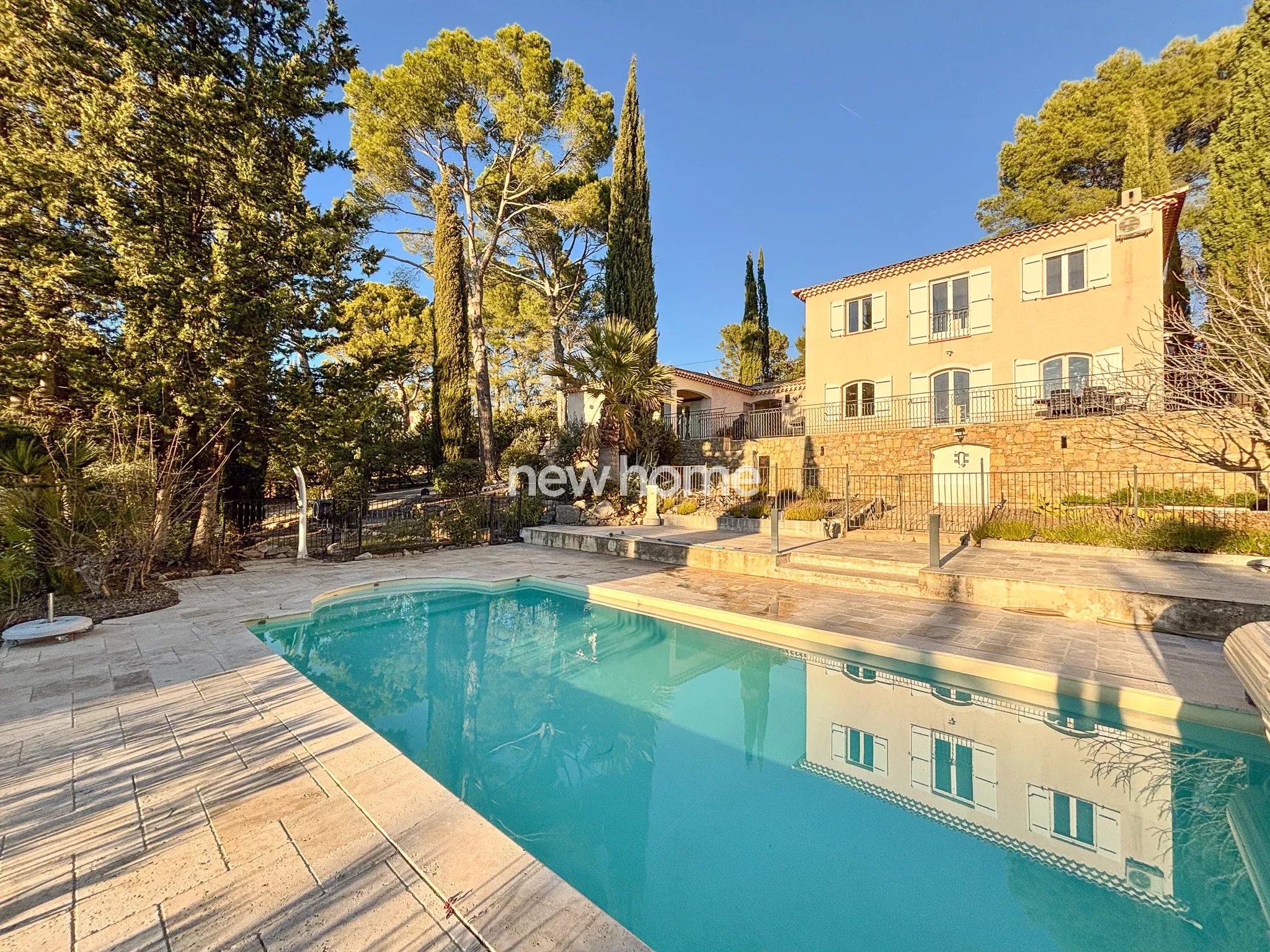 Bastide provençale de 160 m² sur un terrain d'un hectare avec vue dégagée!