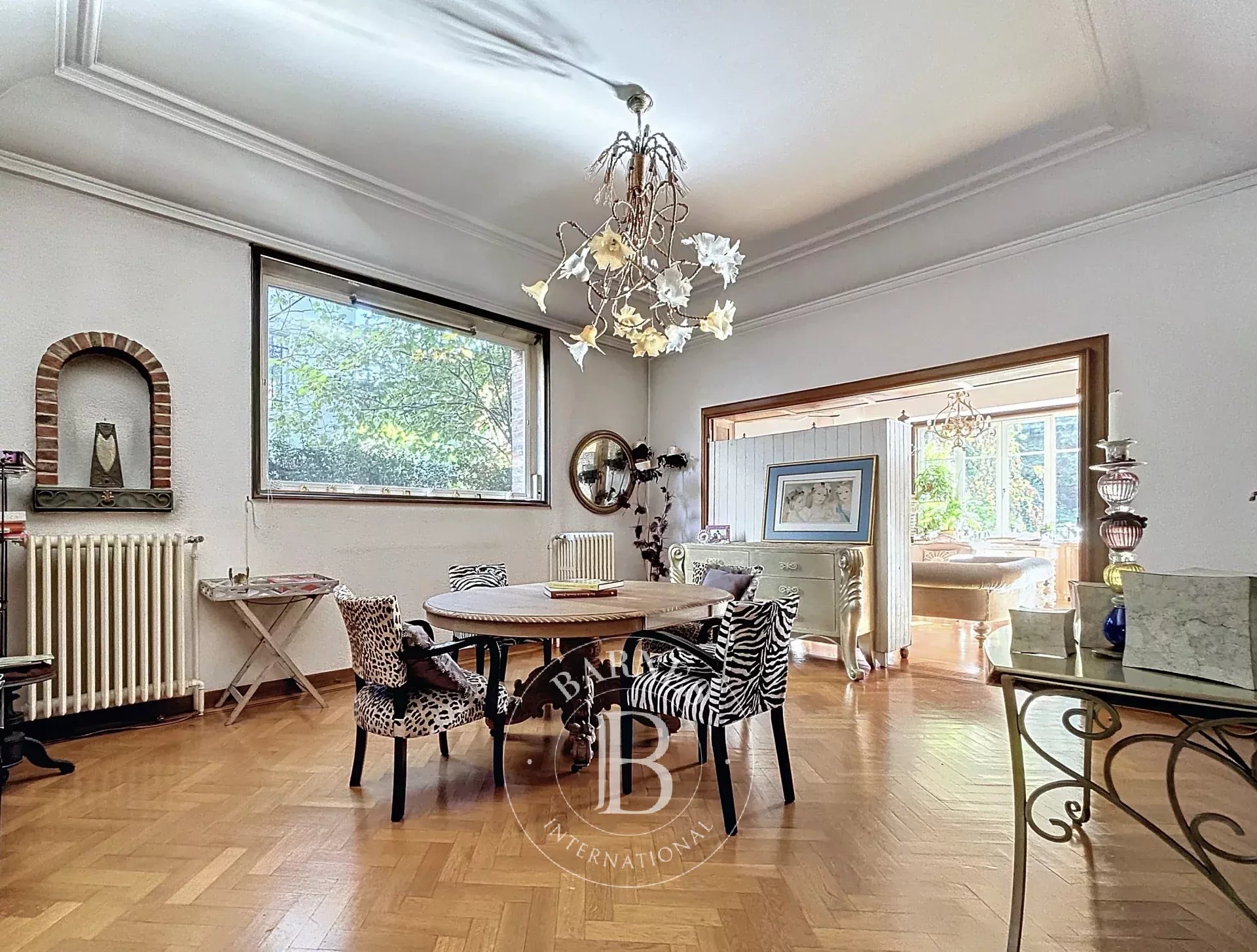 Uccle - Quartier Floride - Villa 3 facades  4/5 Bedrooms- Garden and garage