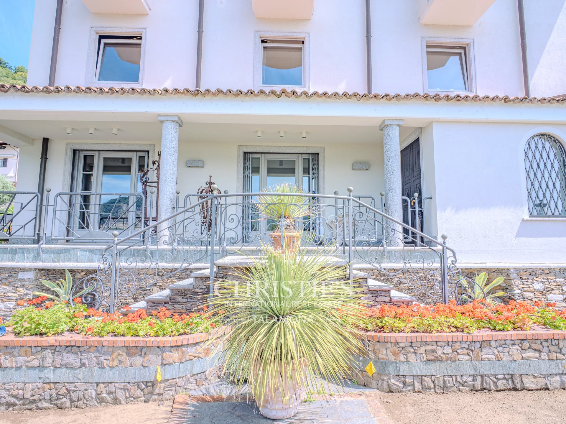 6 Bedroom Villa/Townhouse's Image 60
