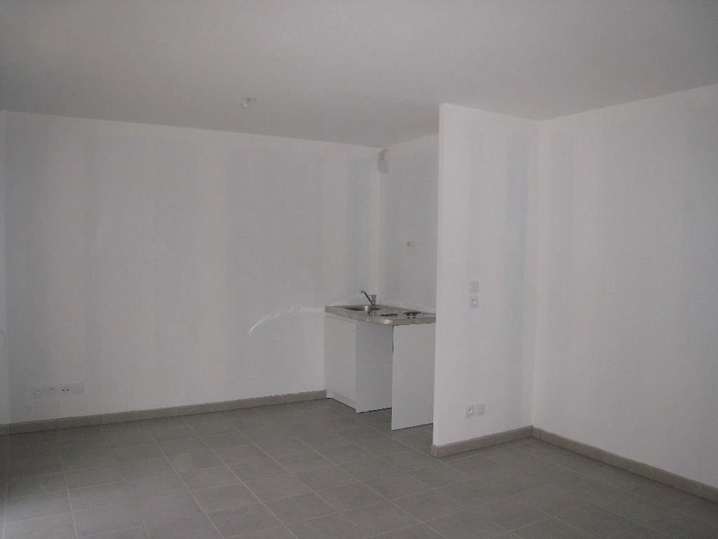 481794 Location Vénissieux