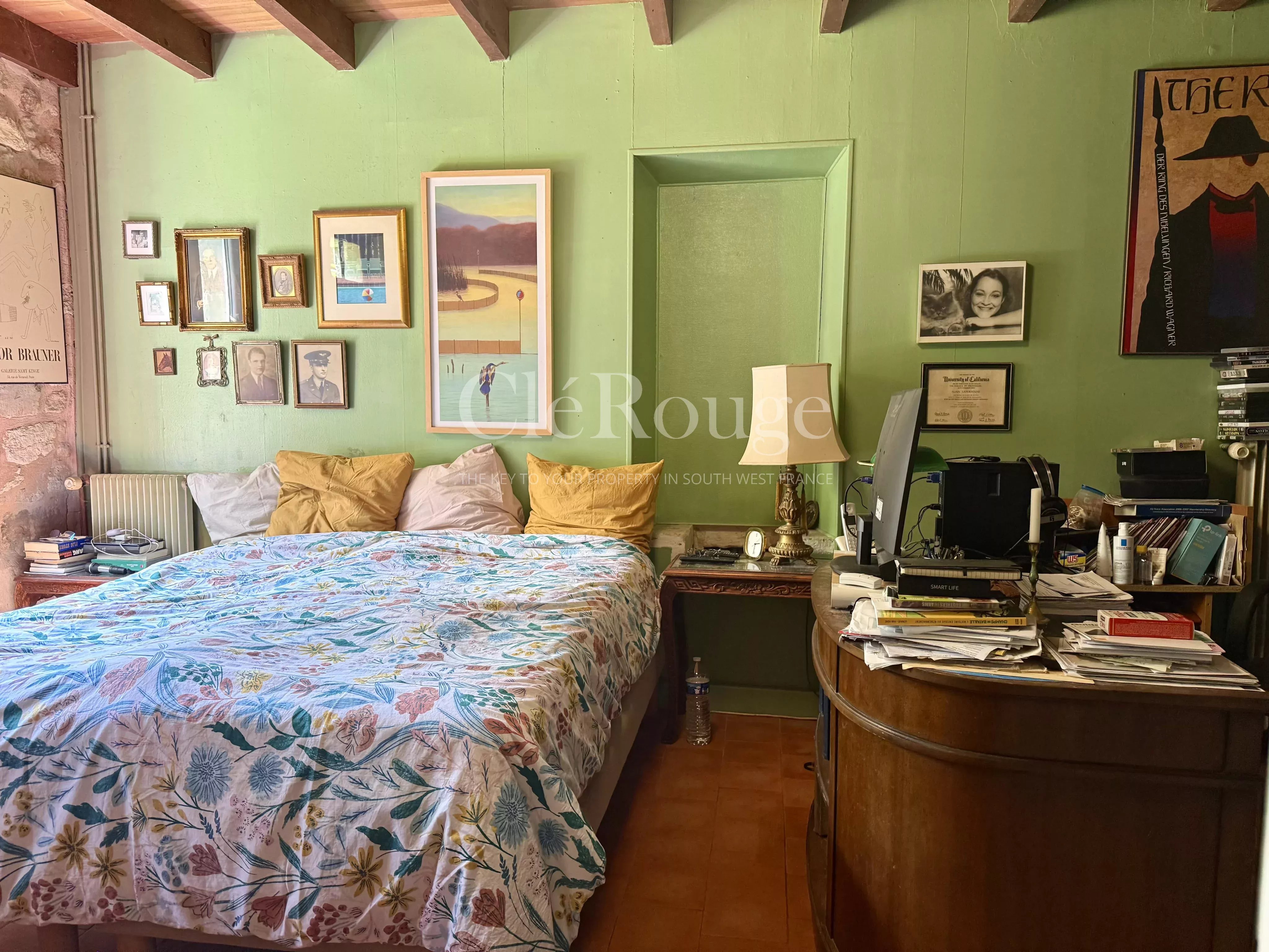5 minutes from Lauzun - Stone house with barns, pond and park