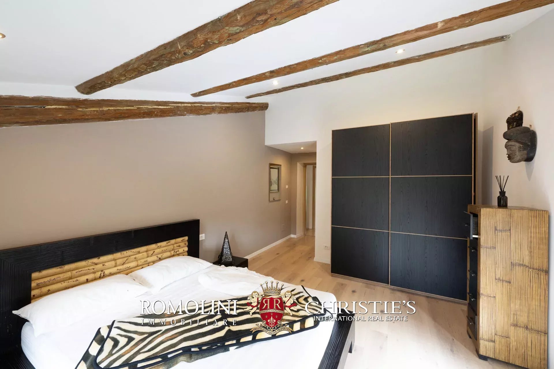 9 Bedroom Villa/Townhouse's Image 48
