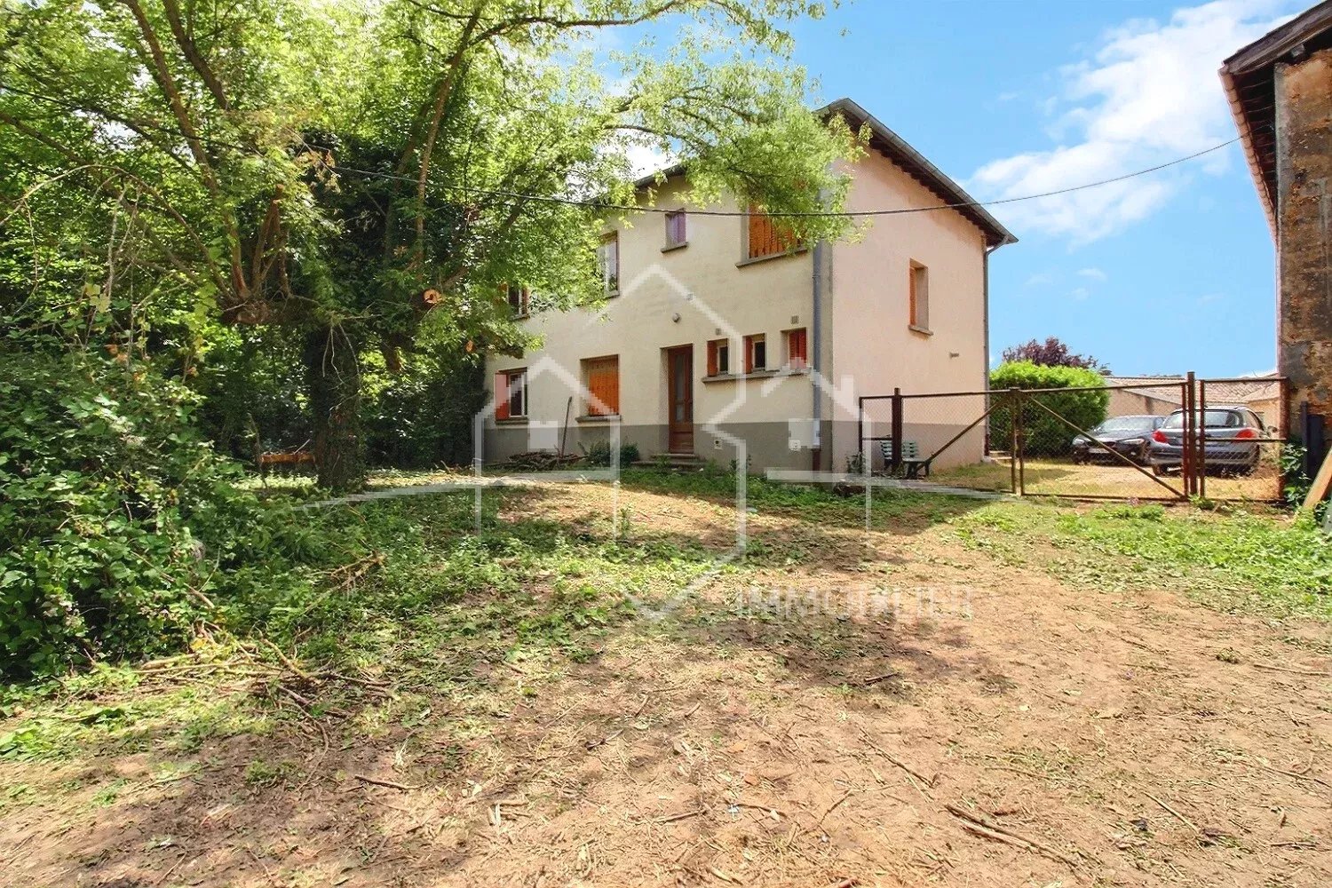 Grande maison de 173 m² à rénover, proche du centre d' ANNEYRON