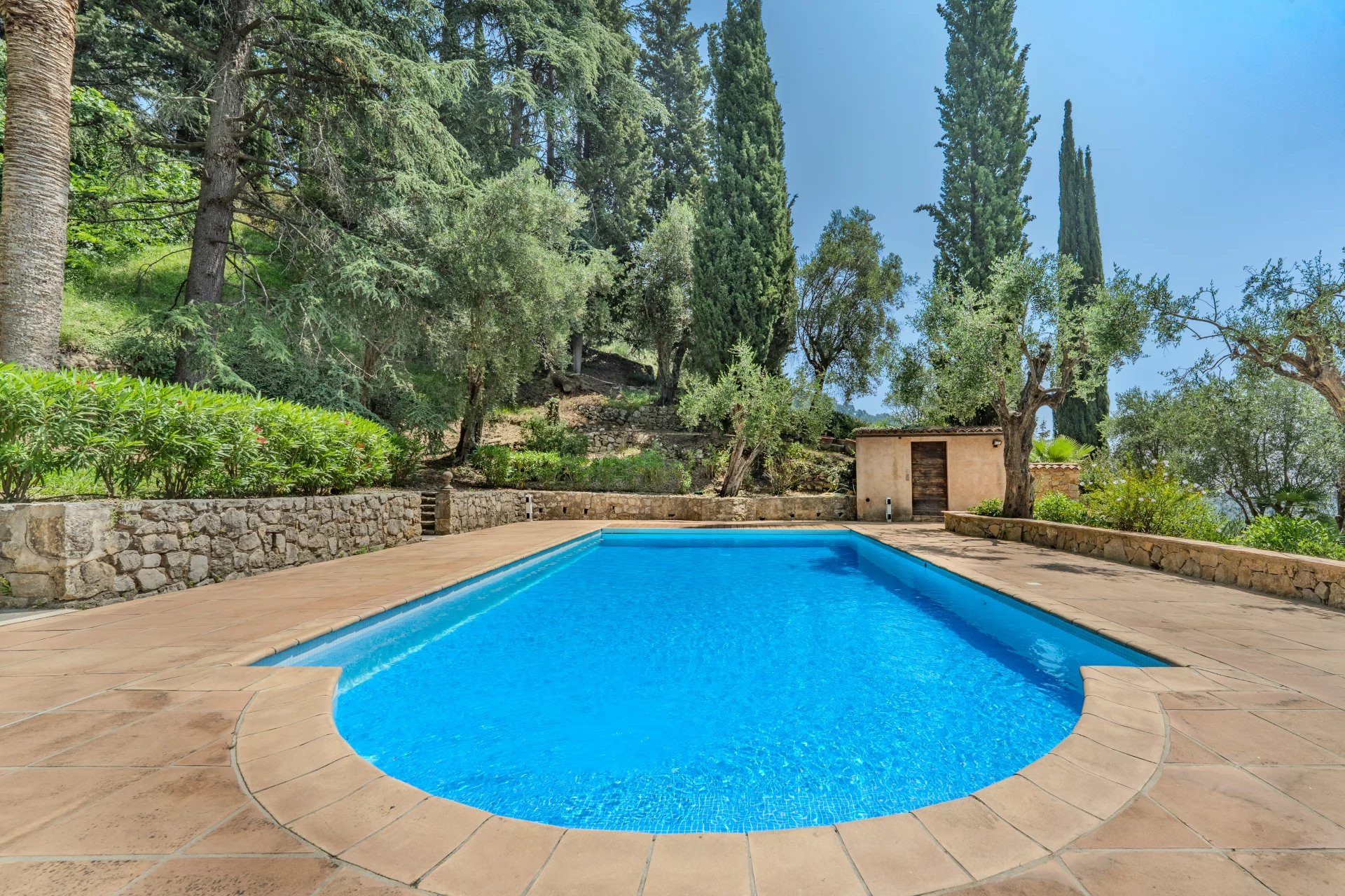 Ancien moulin à huile du 18ème avec vue panoramique jusqu’à la mer