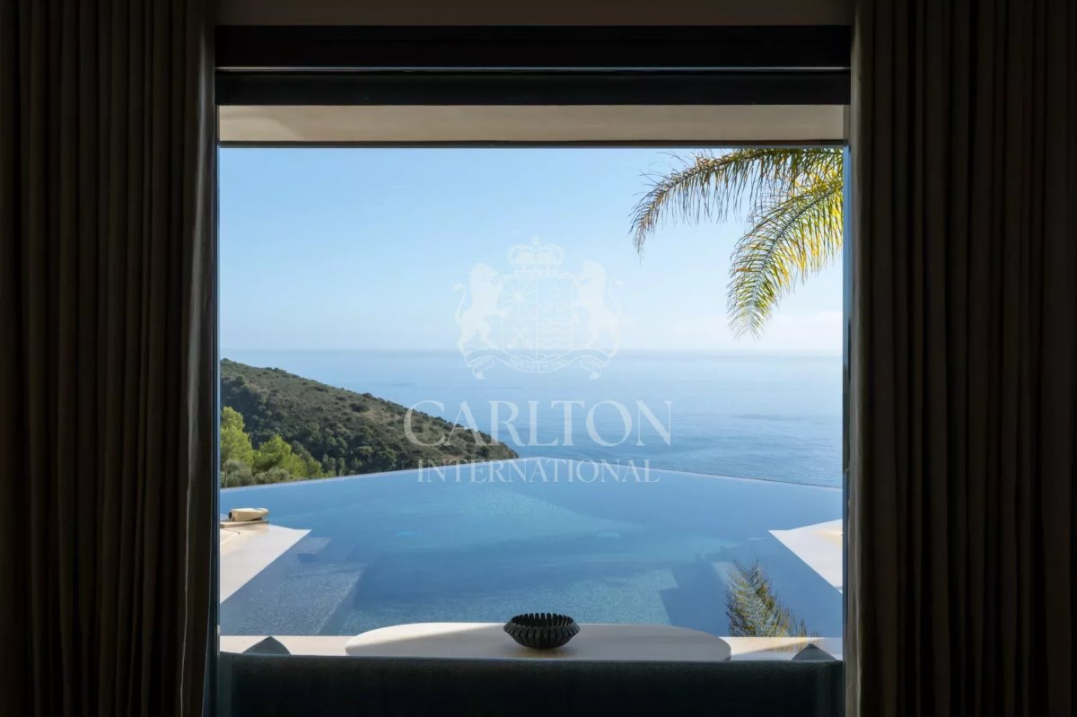 Excepcional villa contemporánea con vistas al mar y dos piscinas – En las afueras de Mónaco