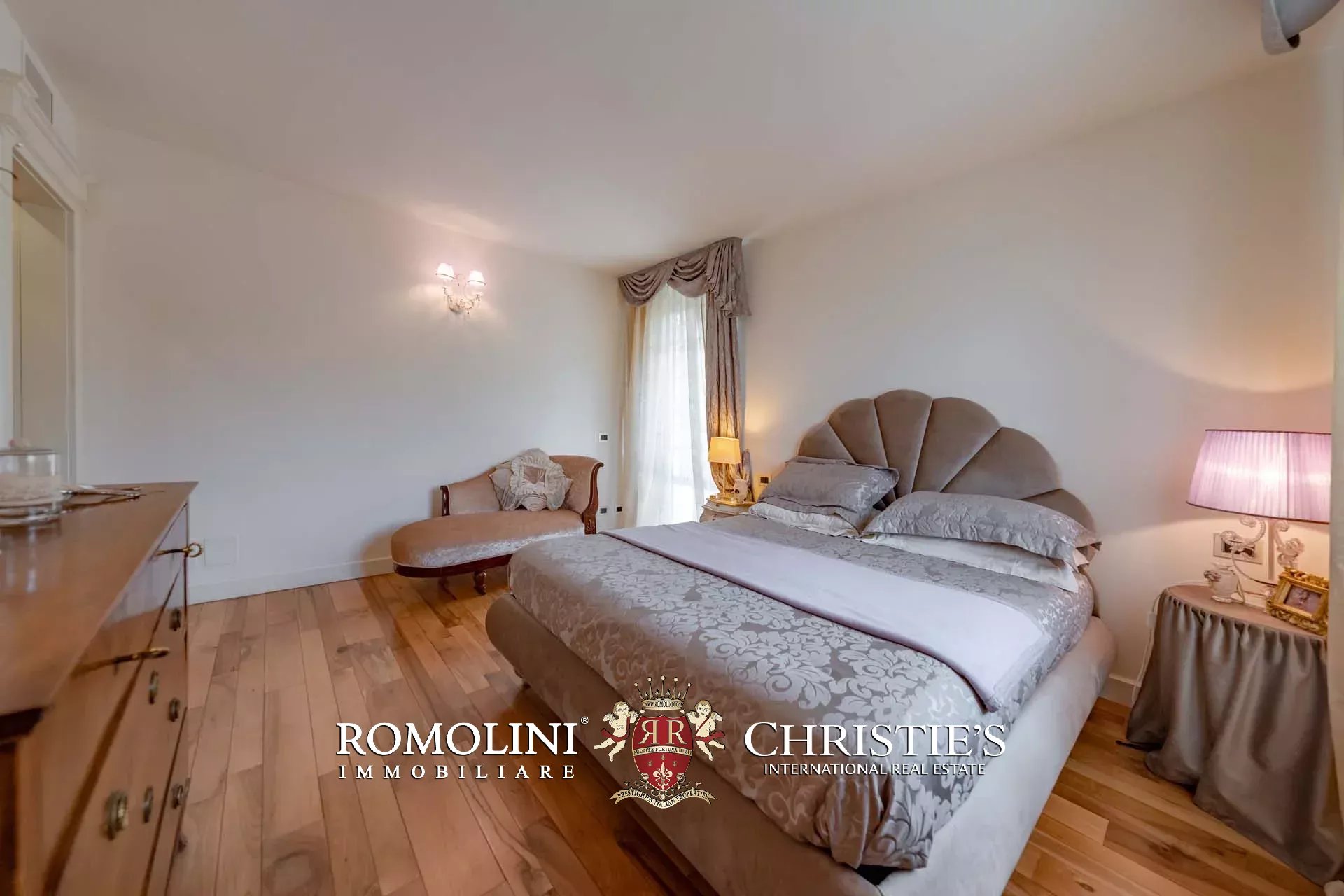 10 Bedroom Villa/Townhouse's Image 49