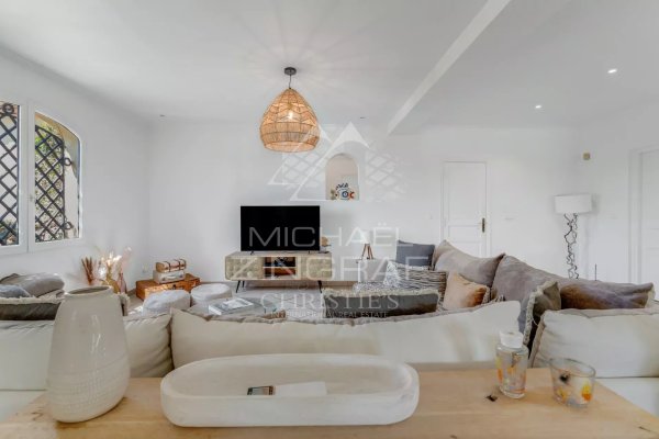 Provençal villa in a secure estate with sea view — photo 6