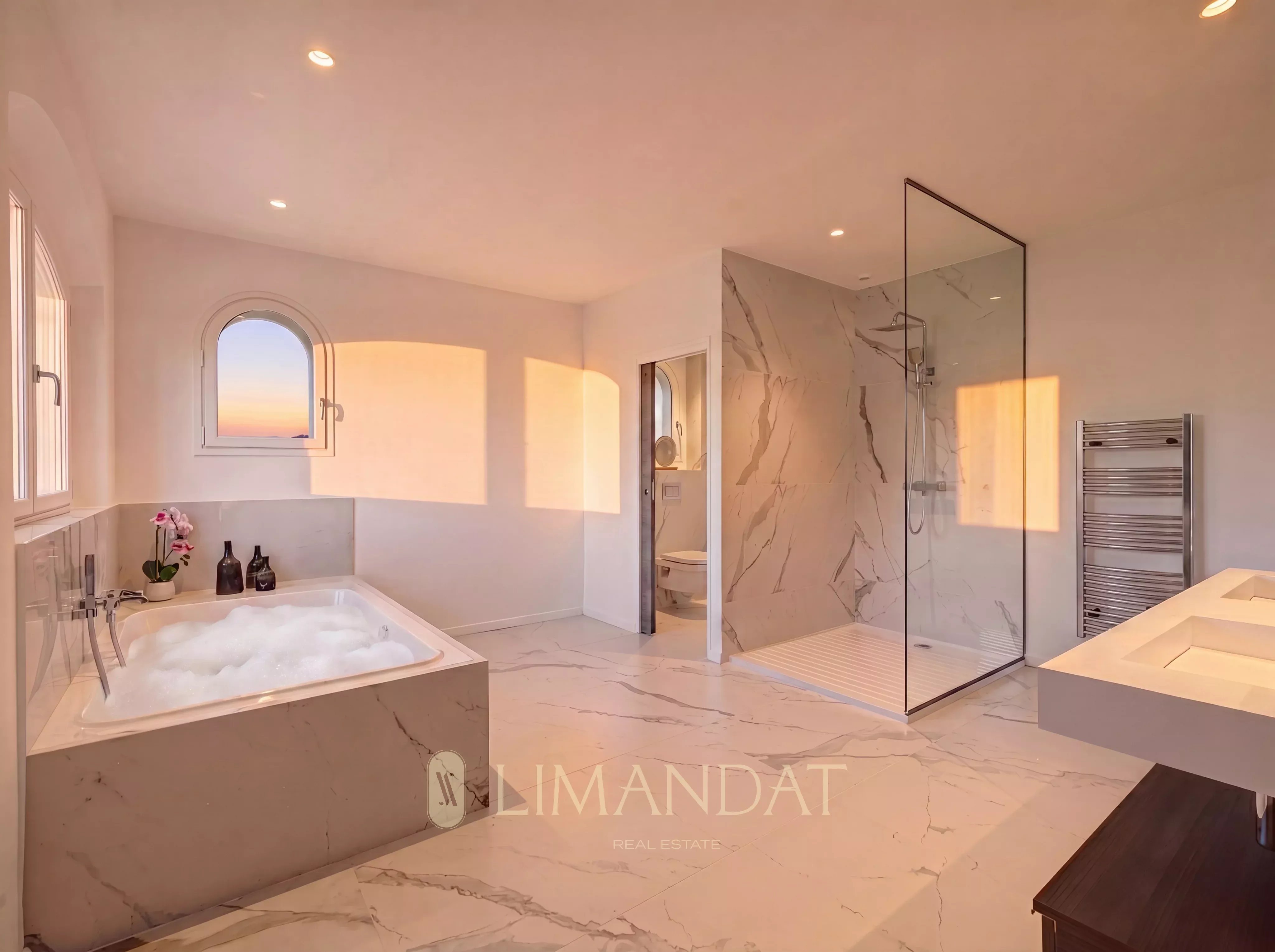 Location longue durée | Mougins – Villa néo-provençale 5 suites, piscine, parc paysager 3 500 m²