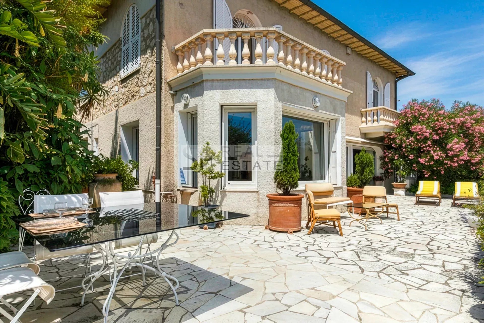 Agence immobilière de 