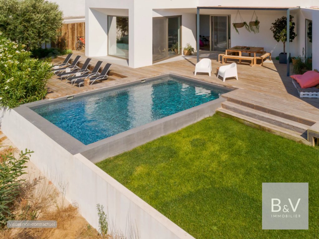 Villa for sale in Anglet — Exceptional 6-room villa 171 m² with swimming pool