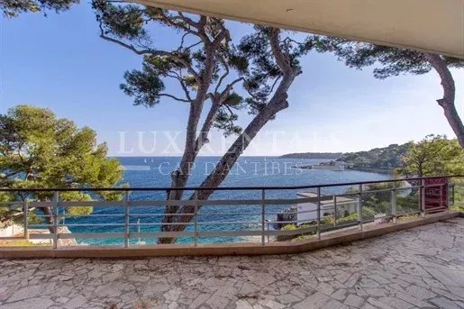 CAP D'ANTIBES, Contemporary villa in front of the sea