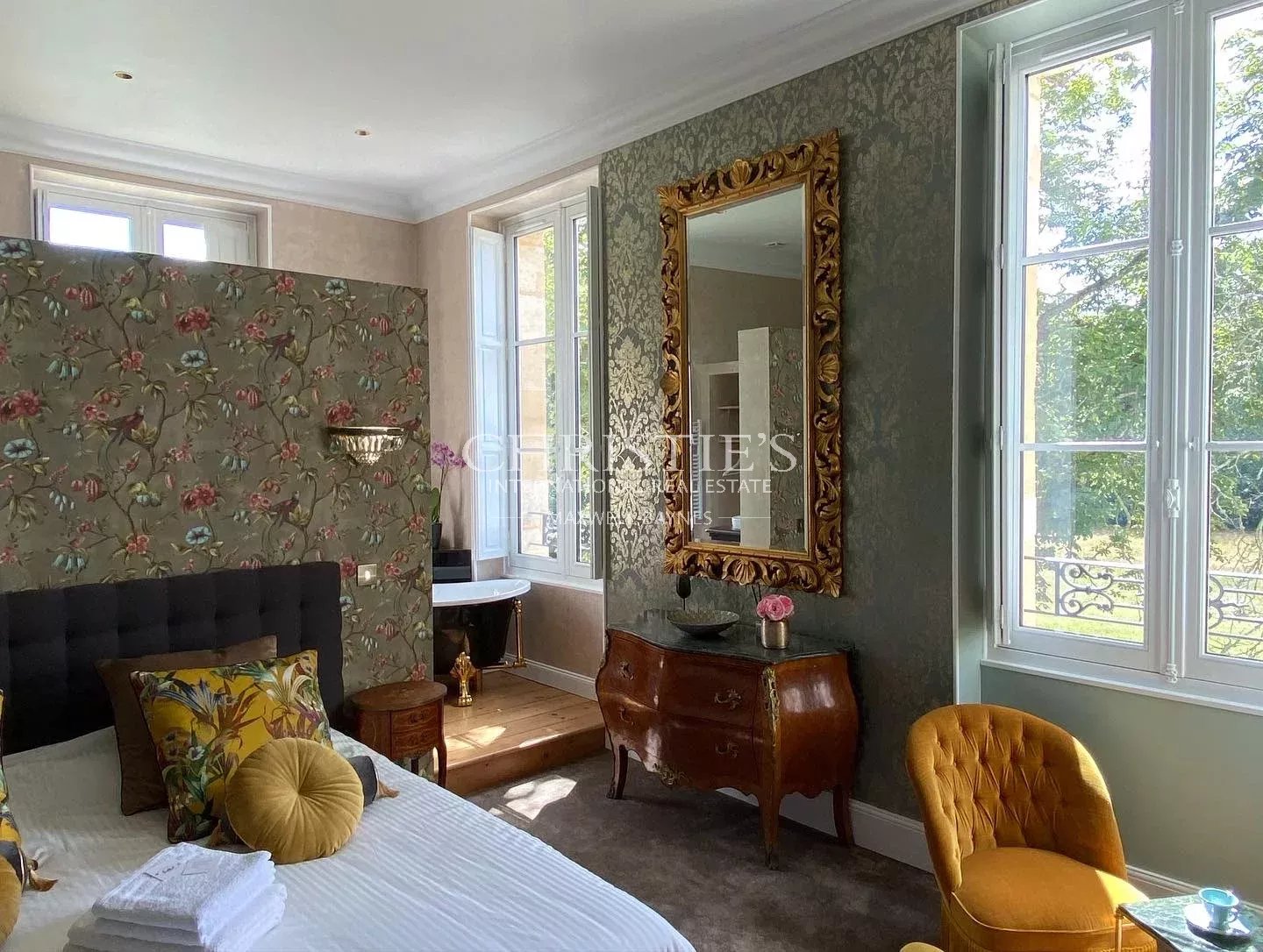 6 Bedroom Chateau's Image 11