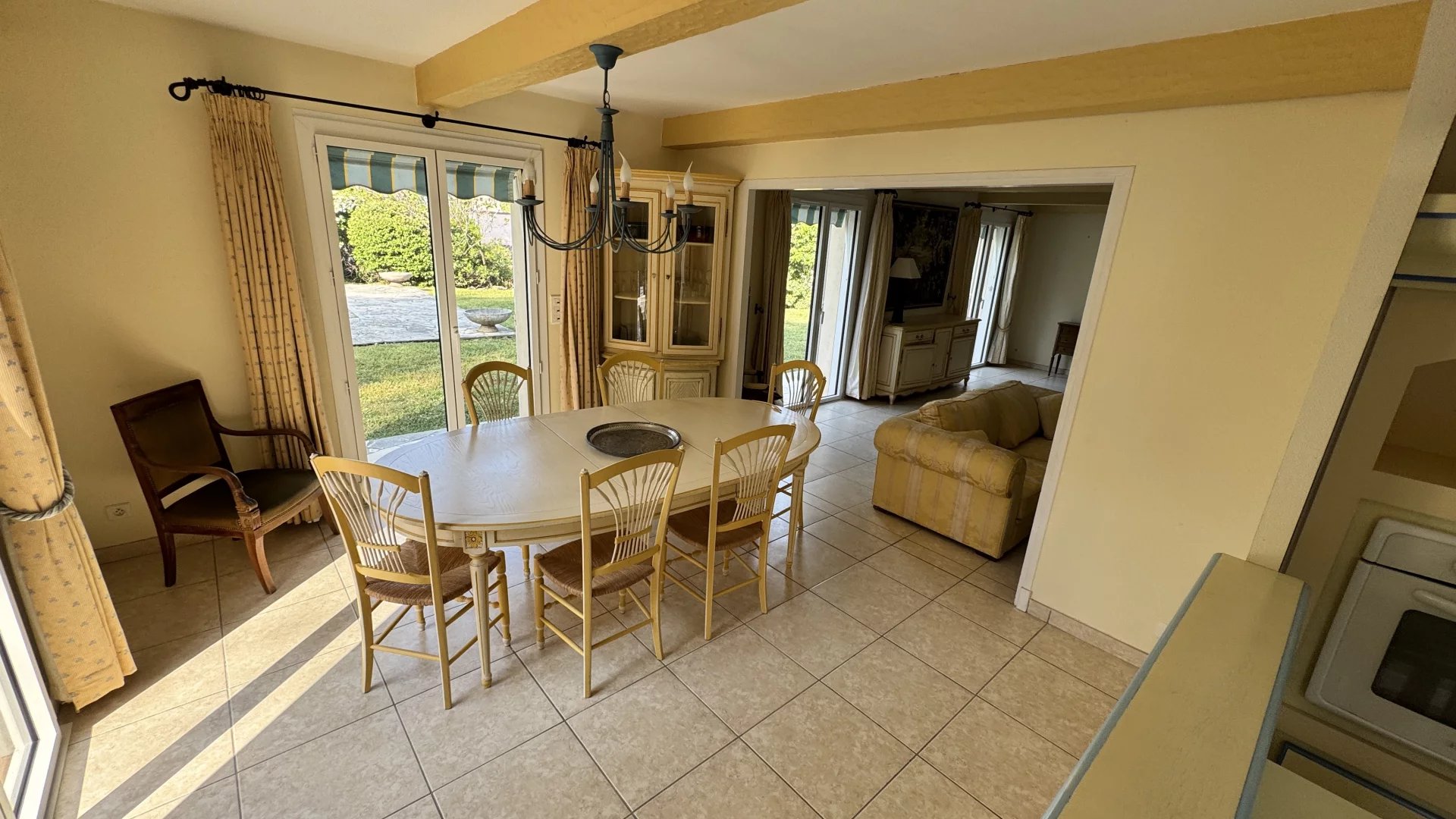 VILLA PISCINE GROS POTENTIEL