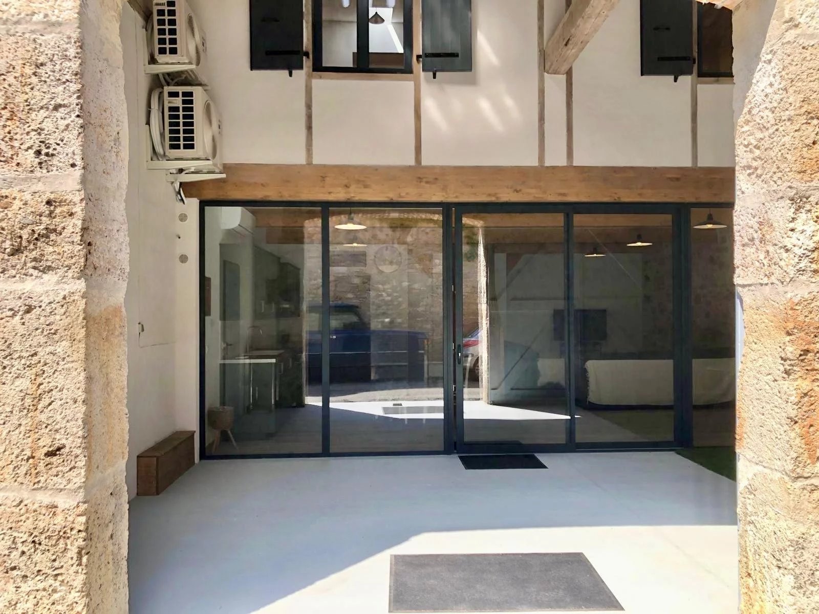 Fabrezan – hidden behind the stone walls you will find this loft-like converted barn