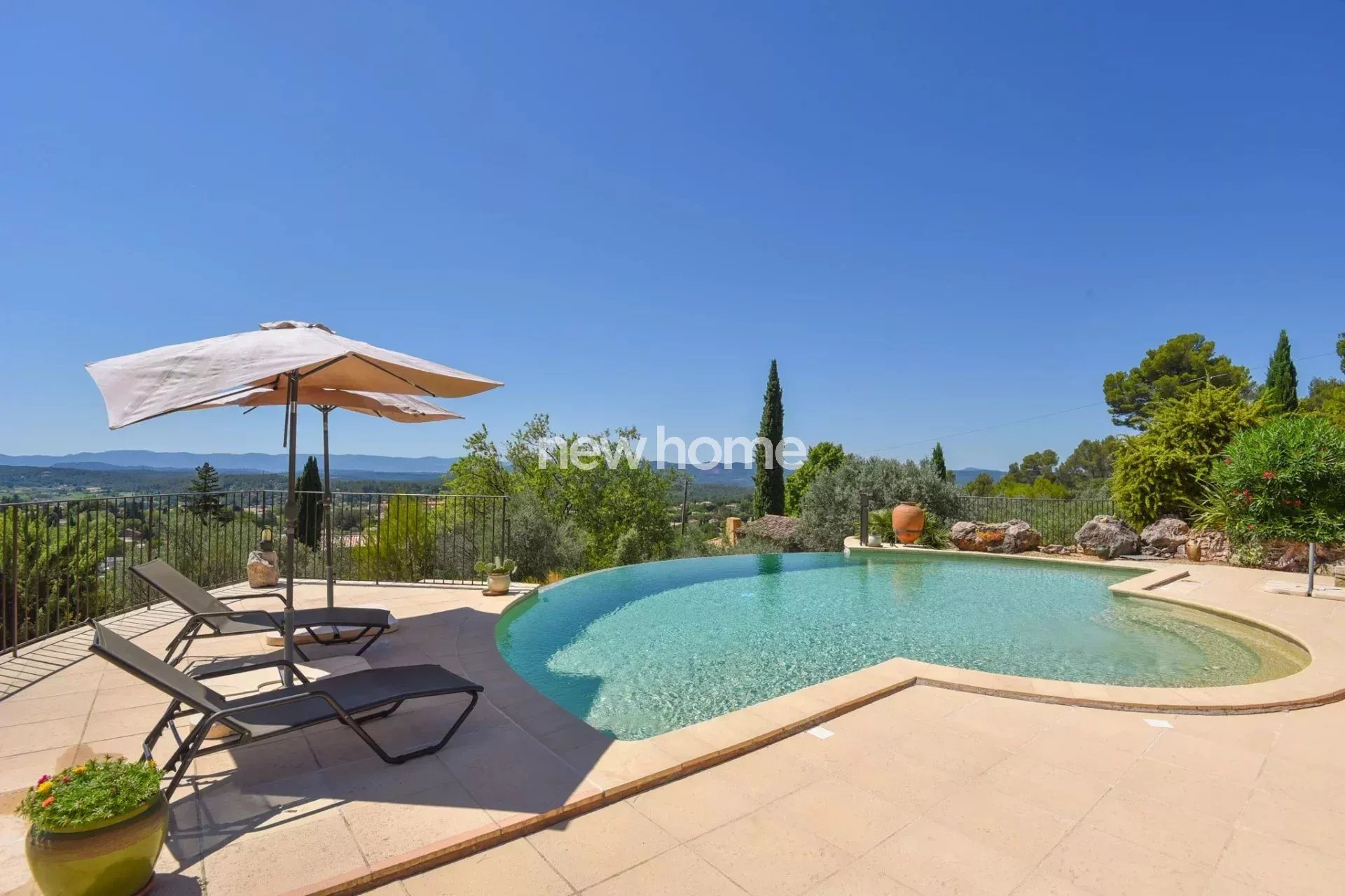 Propriété d'exception à Lorgues avec vue panoramique et appartement indépendant