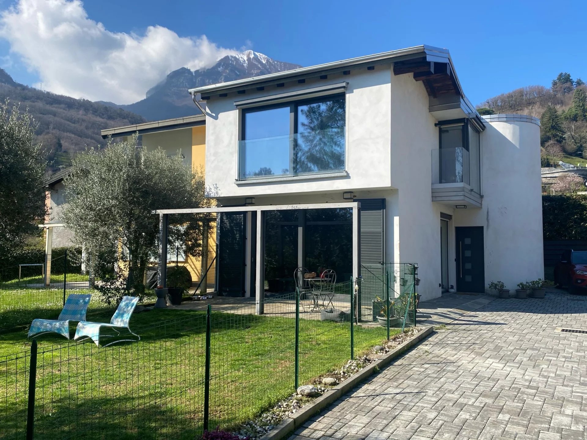 villa singola a due passi dal lago