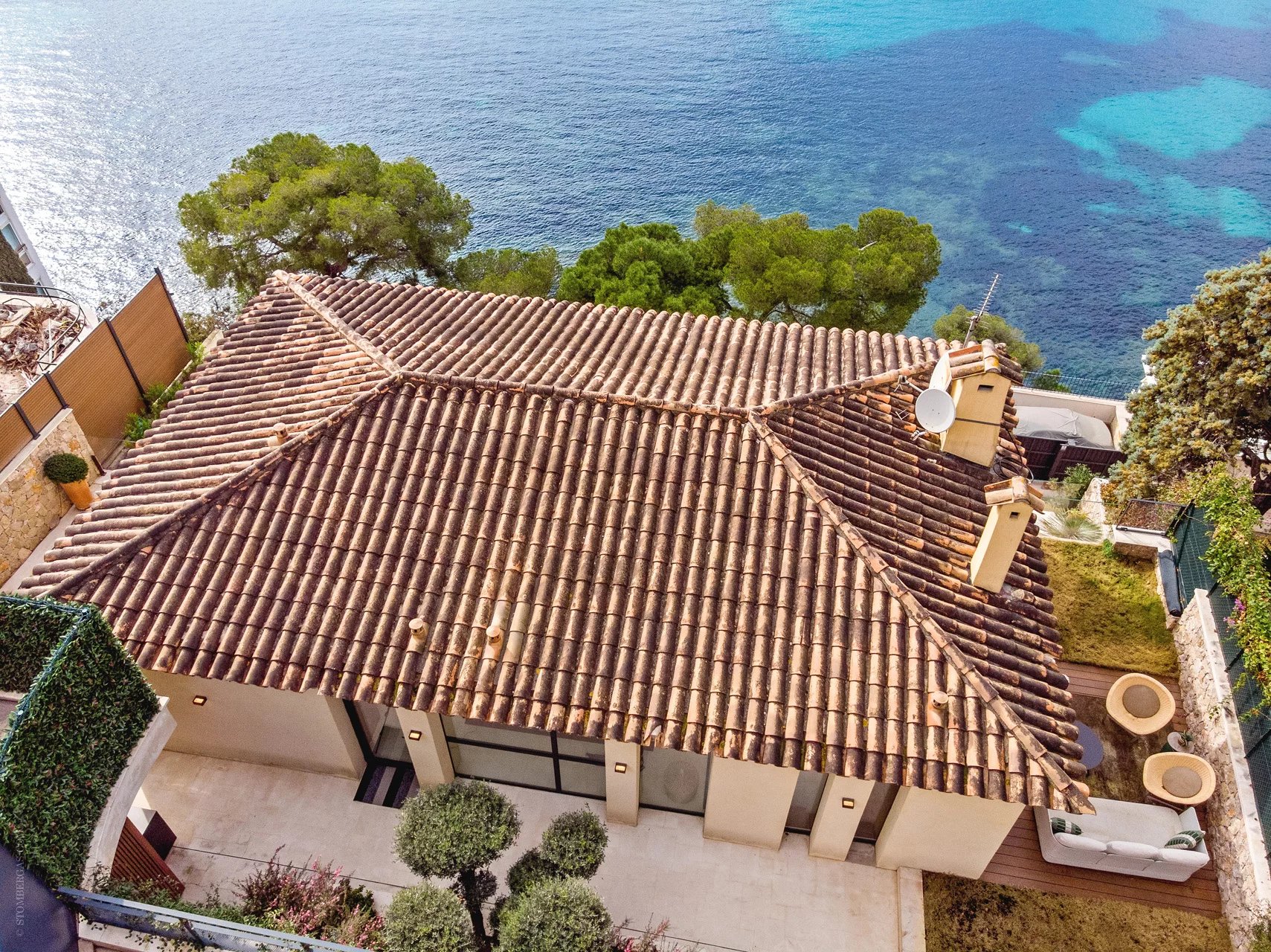 Design de bon goût avec vue panoramique sur la baie de Villefranche