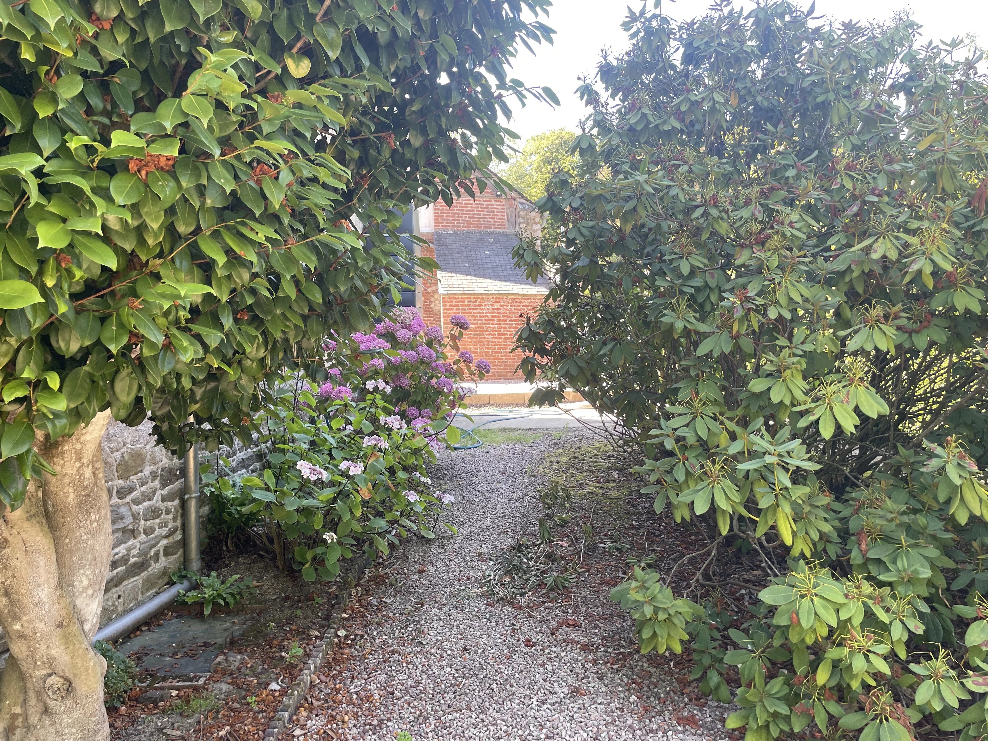 Maison de maître indépendante avec vaste jardin à Plouër-sur-Rance