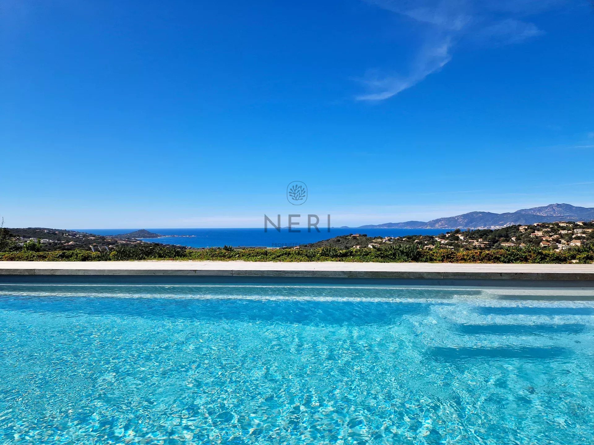 Villa LAETIZIA- 5 chambres, piscine, vue mer