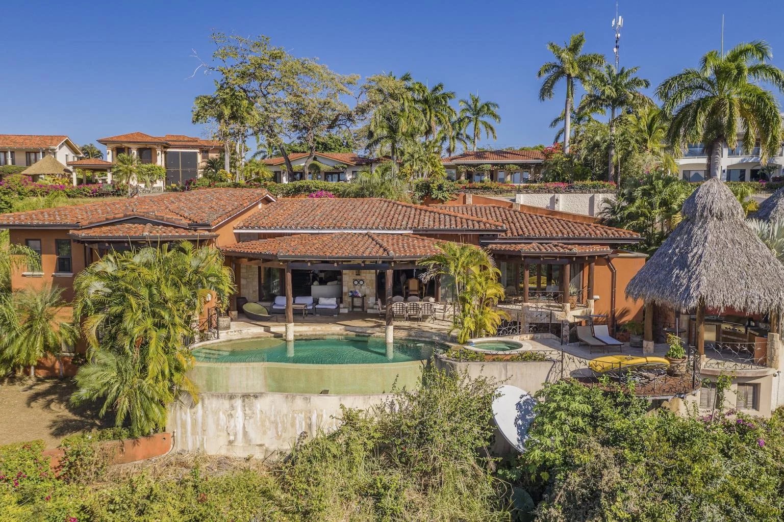 Superbe villa de luxe surplombant la baie de Panama