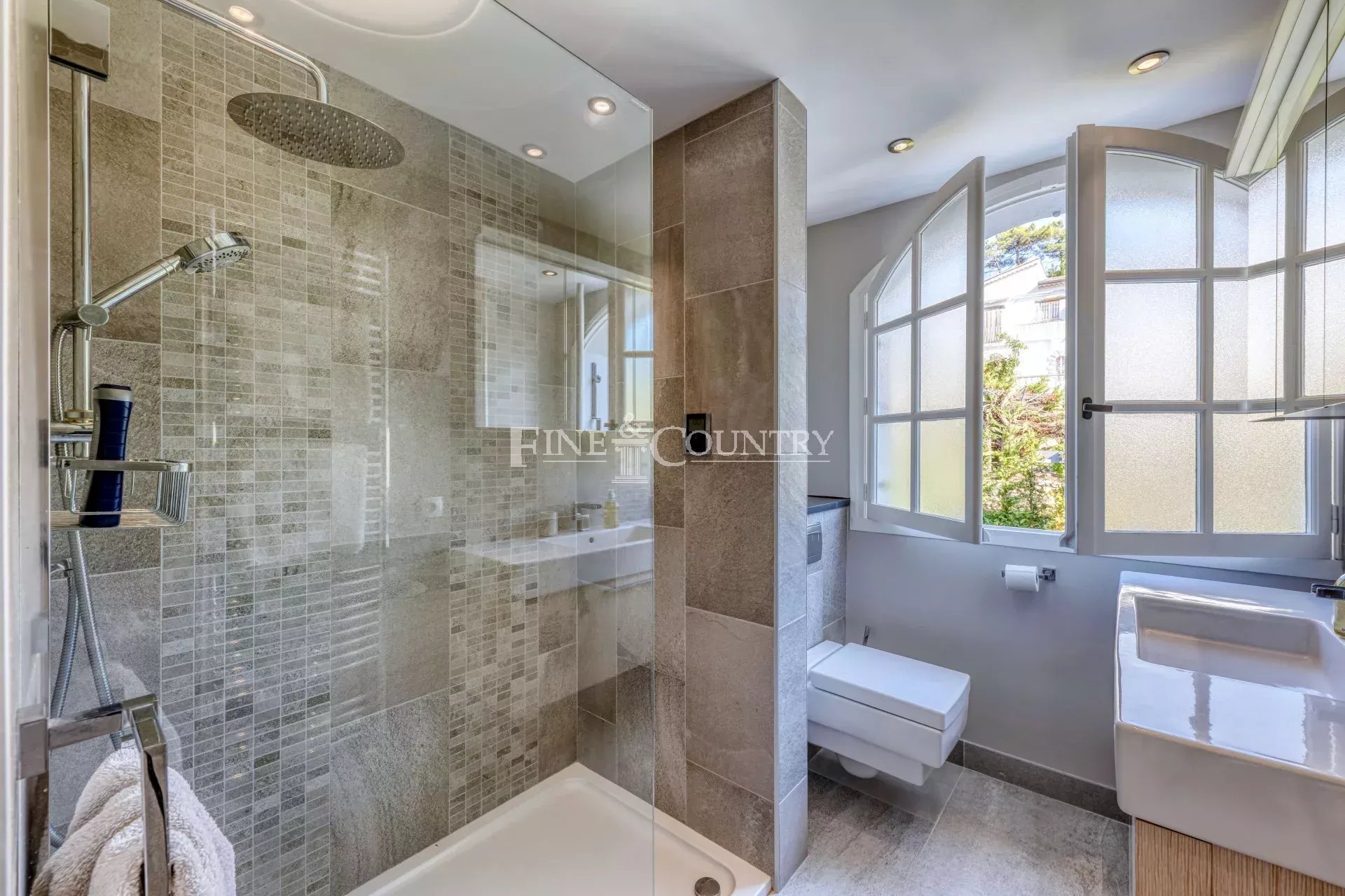 Photo of Villa for sale in Mandelieu with swimming pool and panoramic viewsl