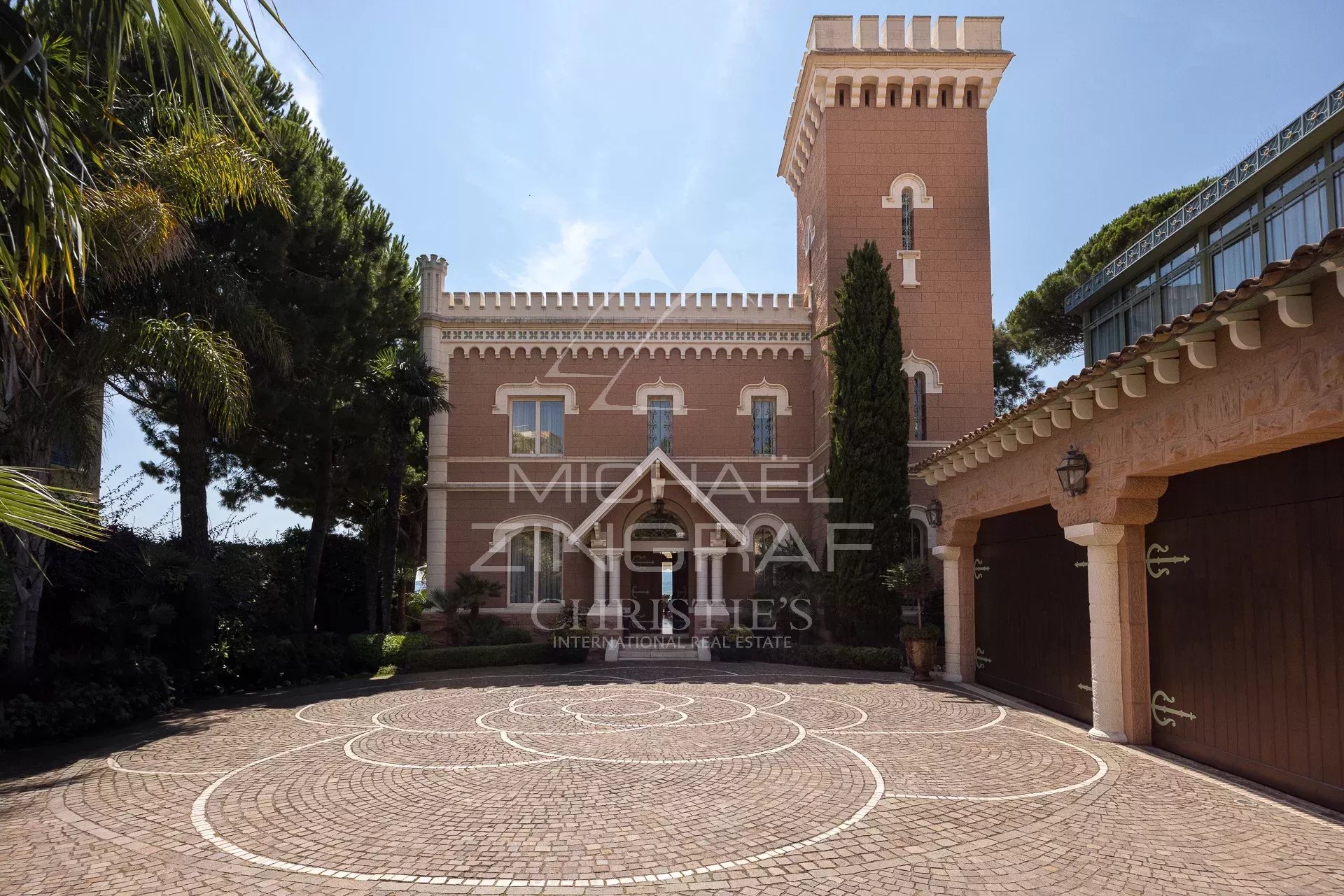 8 Bedroom Villa/Townhouse's Image 19