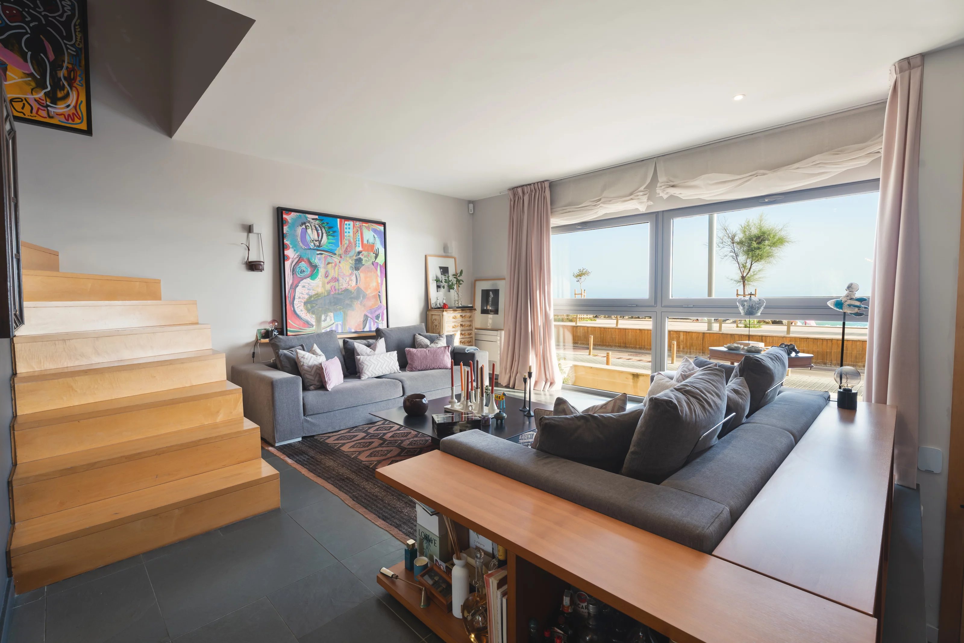 Frontline Townhouse for rent in the Highly Sought-After Molinar area in Palma