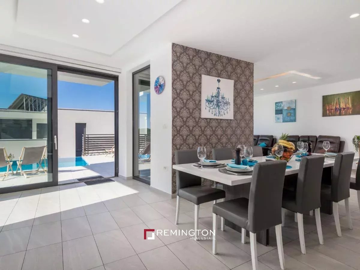 5 Bedroom Villa/Townhouse's Image 4