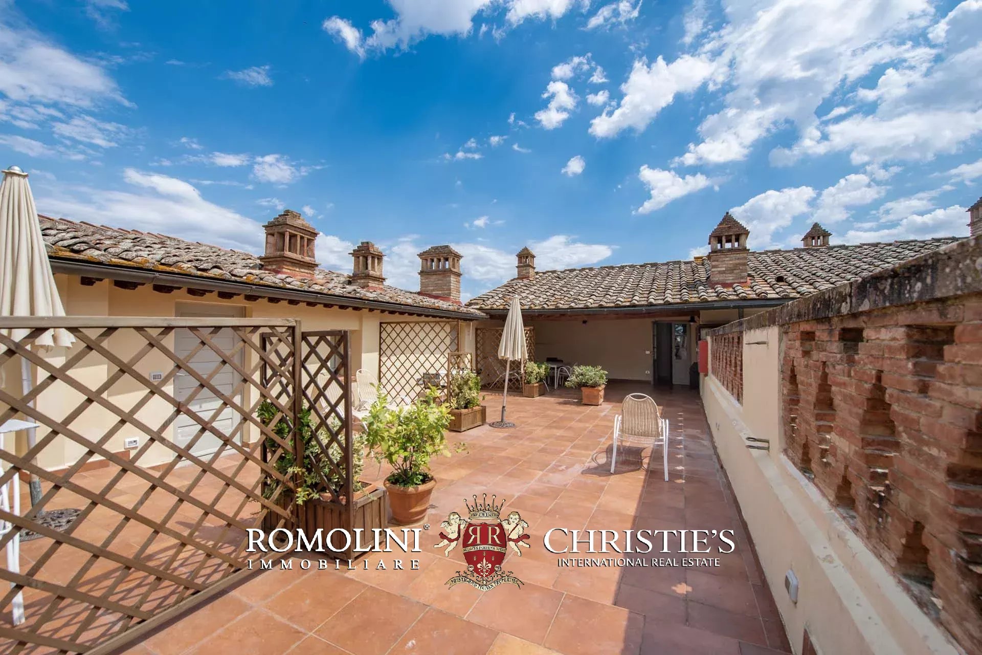 24-KEY BOUTIQUE HOTEL FOR SALE WITH VIEW OF SAN GIMIGNANO'S HISTORIC CENTER