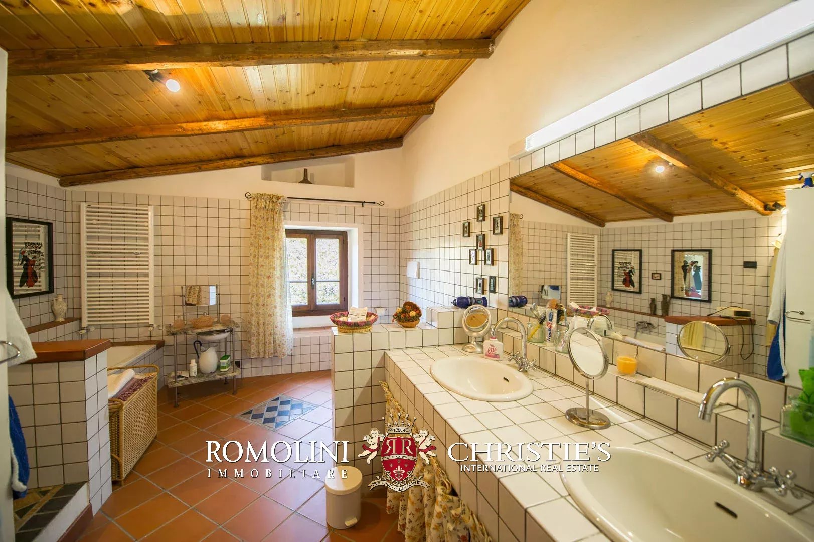 7 Bedroom Villa/Townhouse's Image 33