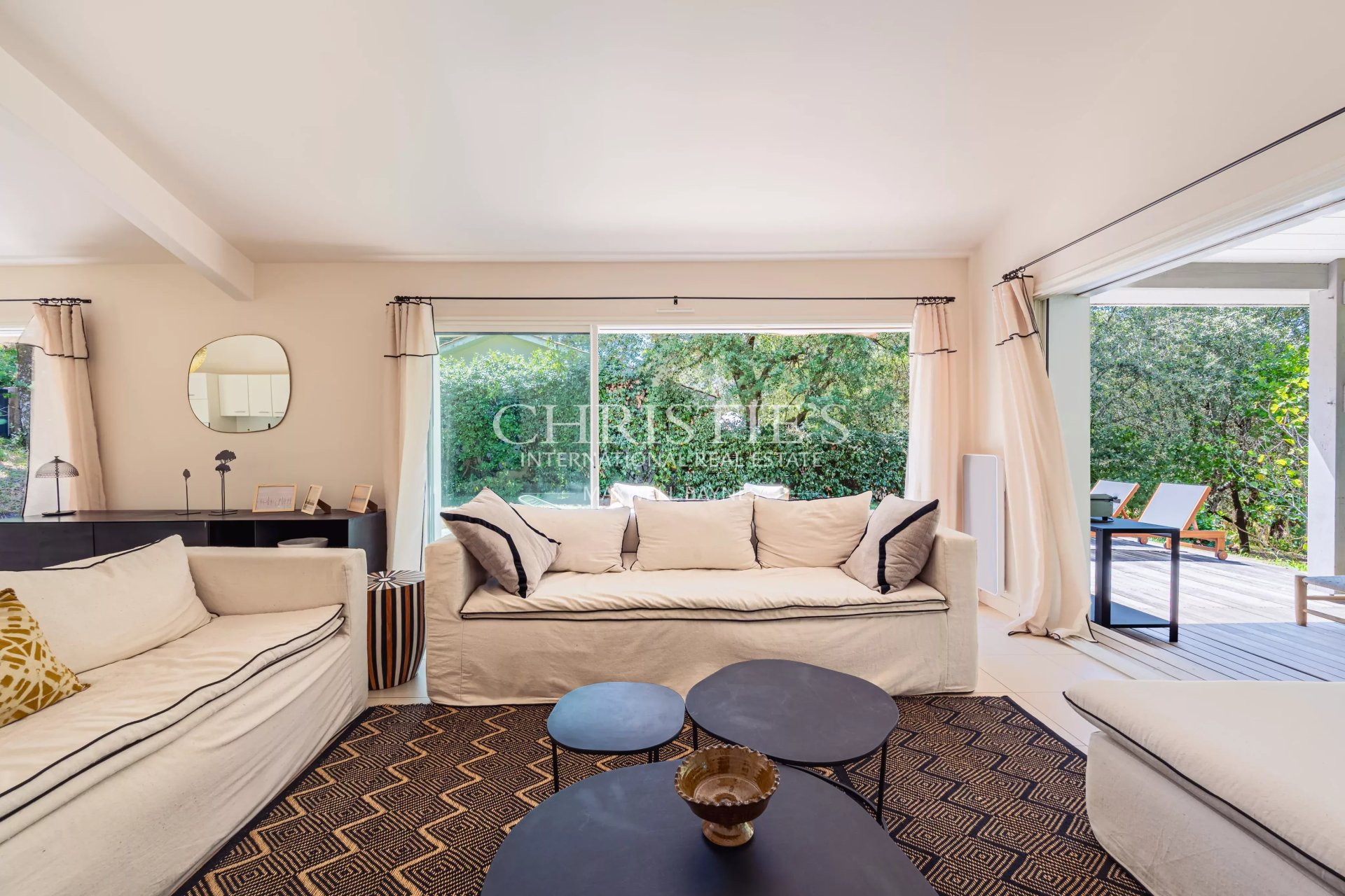 6 Bedroom Villa/Townhouse's Image 4