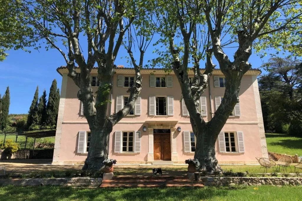 AUPS: ELEGANTE MAISON BOURGEOISE AVEC PISCINE