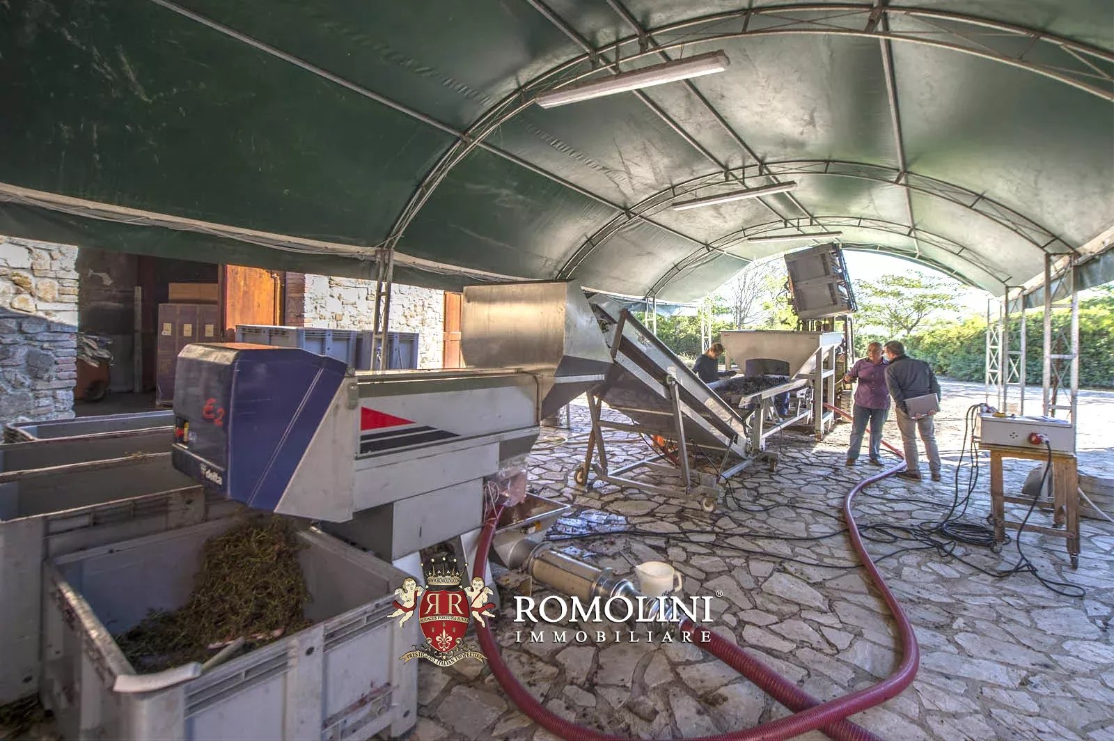 10 Bedroom Vineyard's Image 42