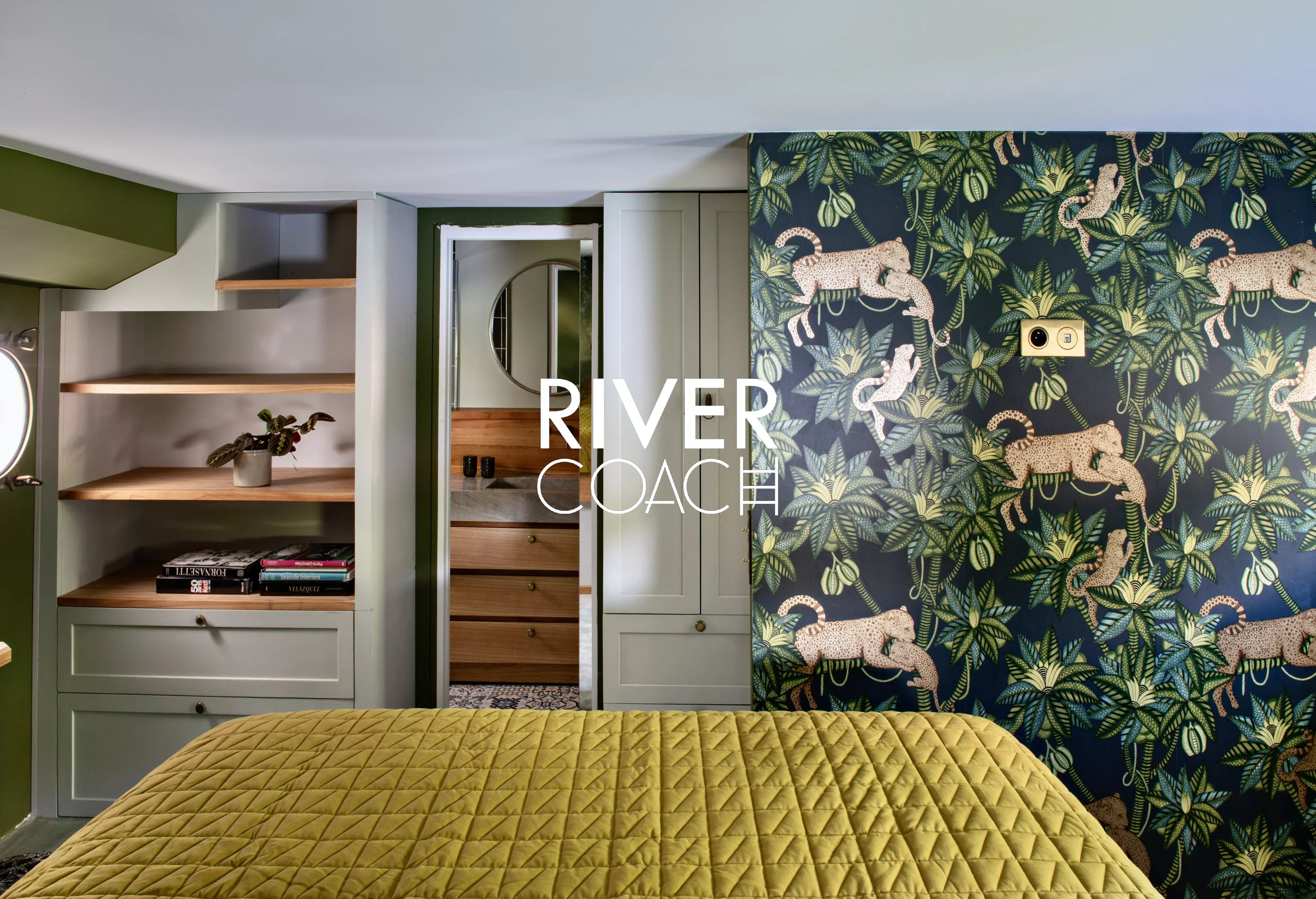 Péniche d'exception dans un écrin de verdure