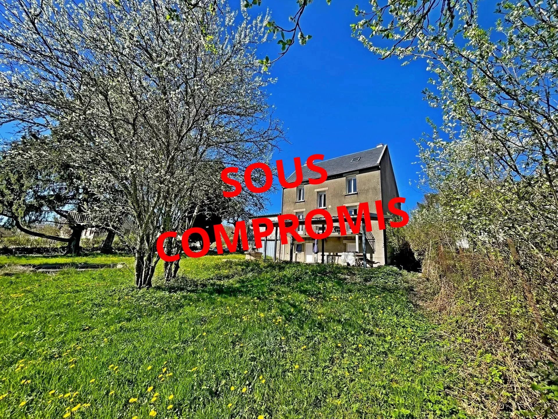 Exclusivité/Bourgogne, Parc du Morvan, Montsauche Les Settons, Maison de bourg 144 m² env dont 4 chambres, récemment rénovée sur plus de 2000 m² de terrain.
