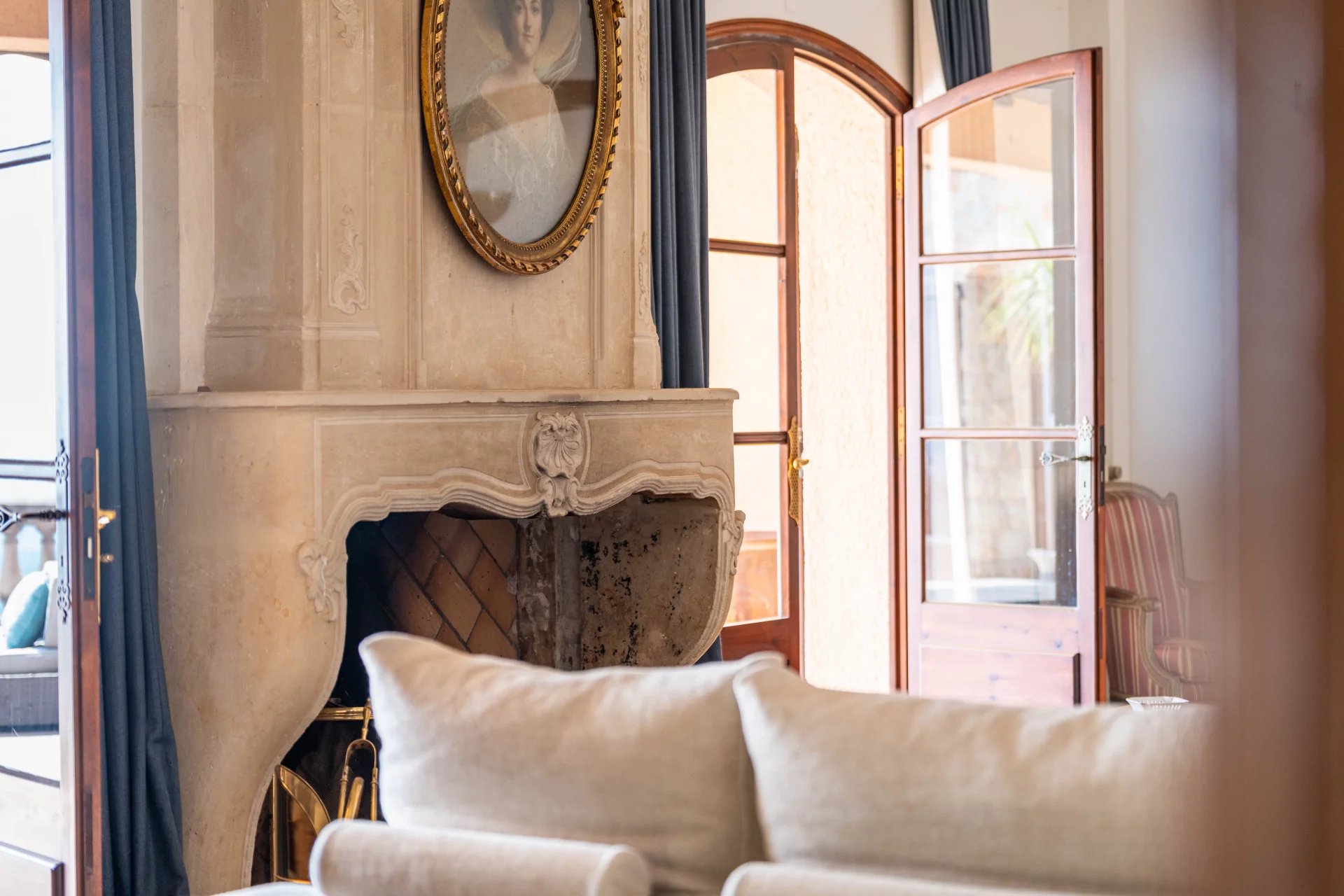  Image of Villa - 12 Bedrooms for Sale in Alpes-Maritimes-Grasse-France, Image 14