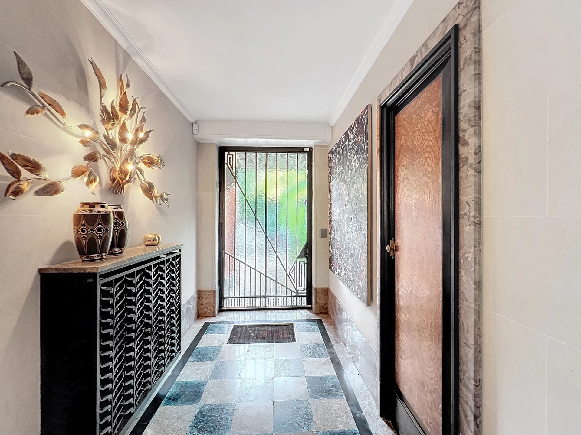 Square Vergote - Mooi geklasseerd huis met tuin en garage