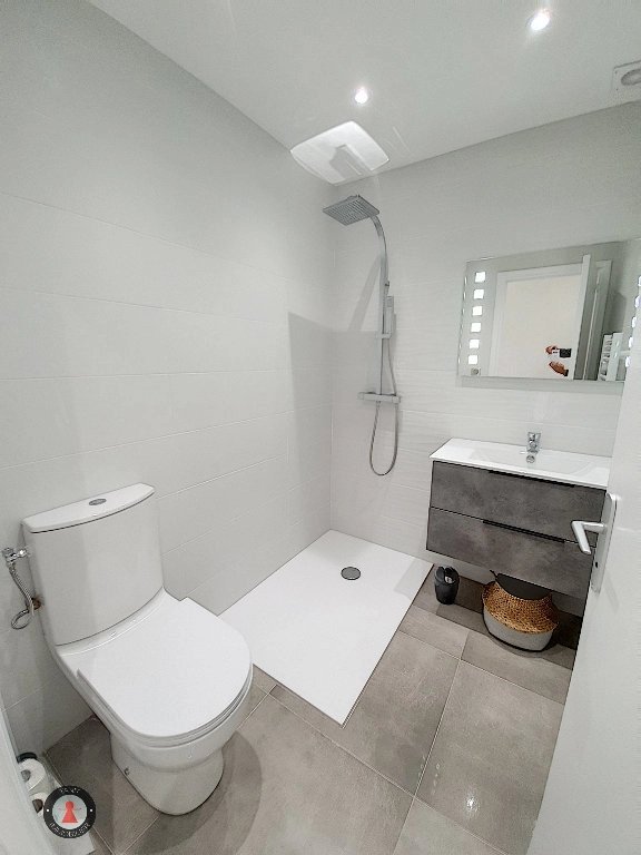 LOCATION ETUDIANTE STUDIO meublé 26m² Refait à neuf pour étudiant - Photo 4