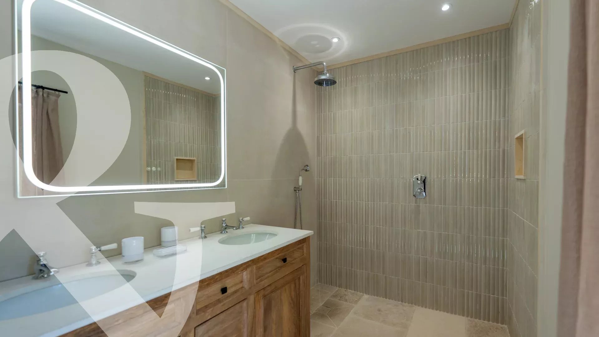 UN BIEN UNIQUE AVEC VUE SUR L'EGLISE