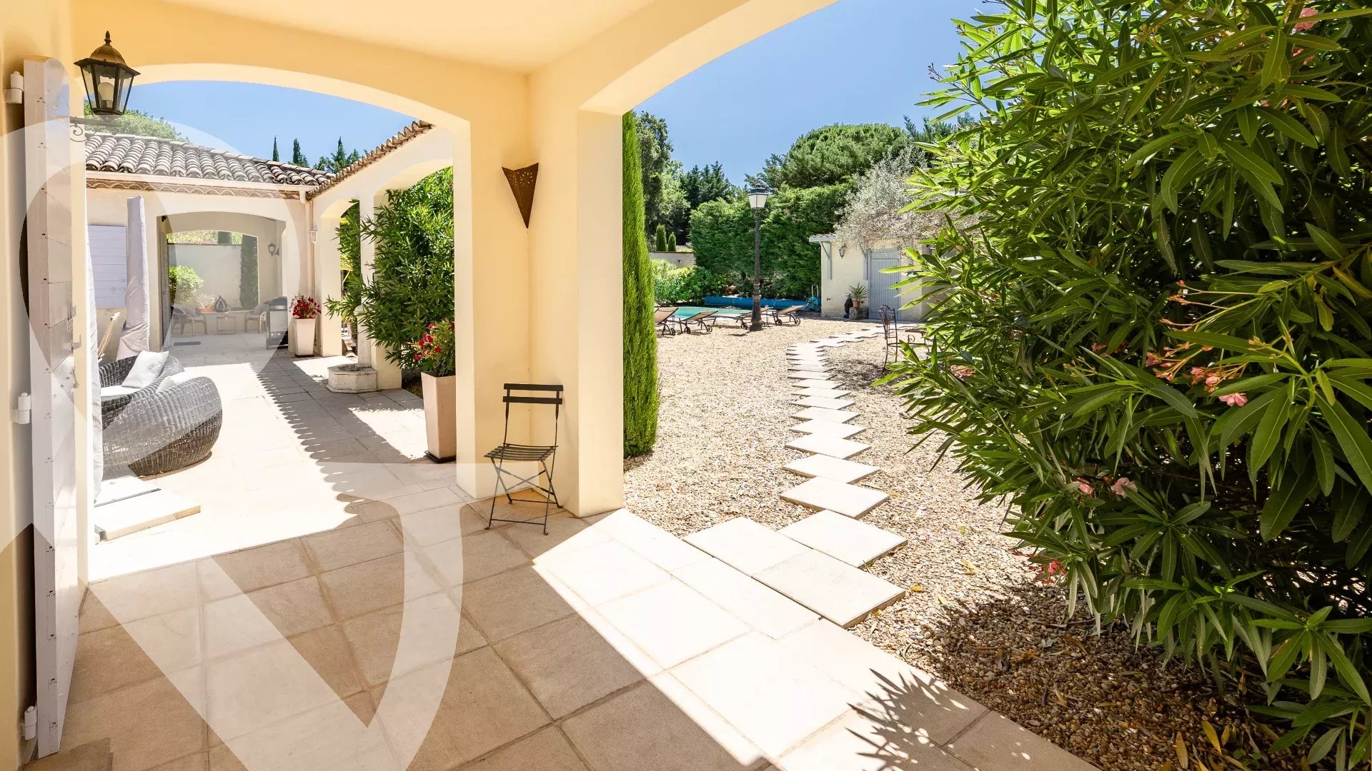 PROPRIETE AVEC 3 GITES