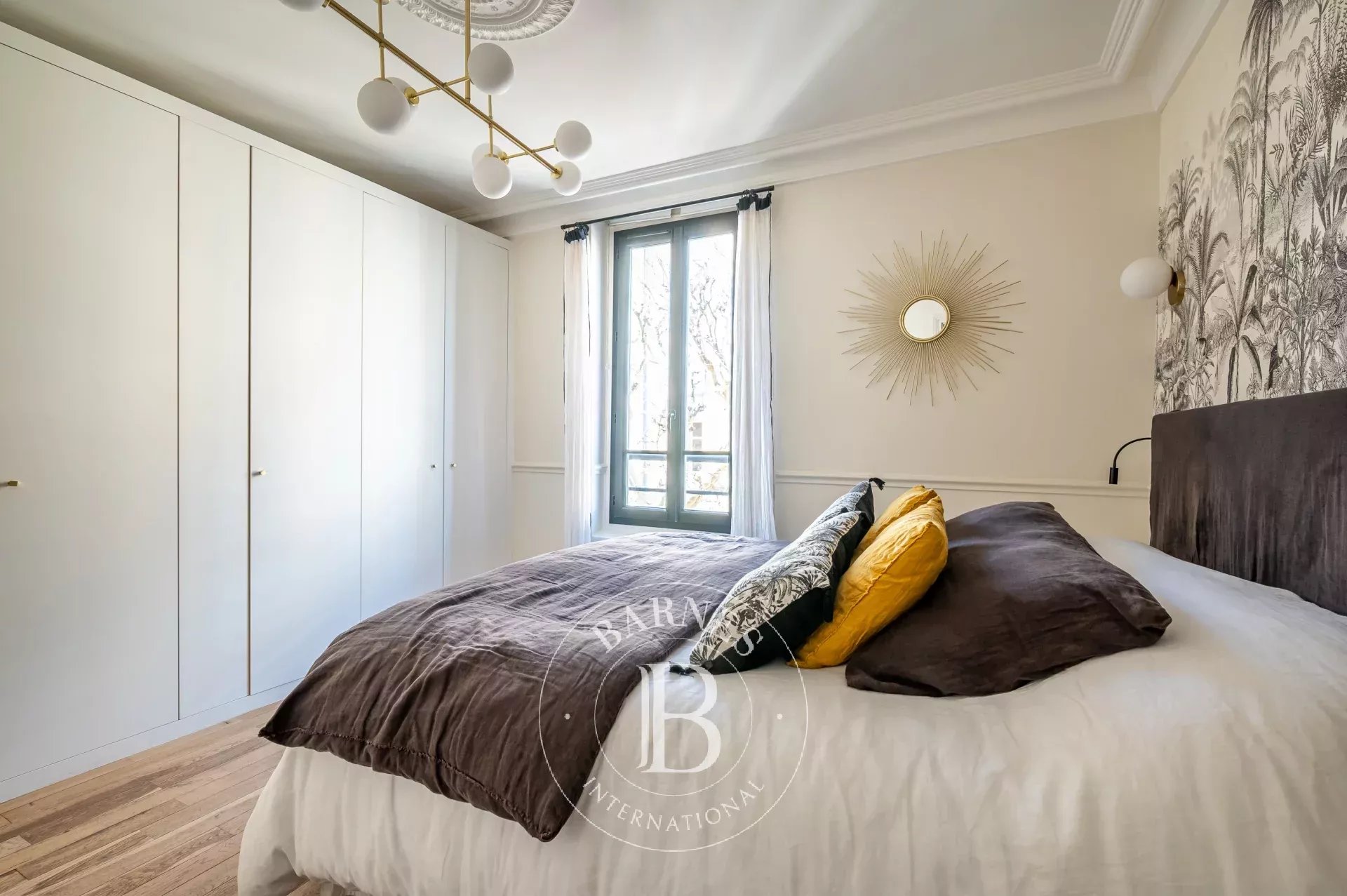 Courbevoie  - Maison 7 Pi&egrave;ces 4 Chambres - picture 10
