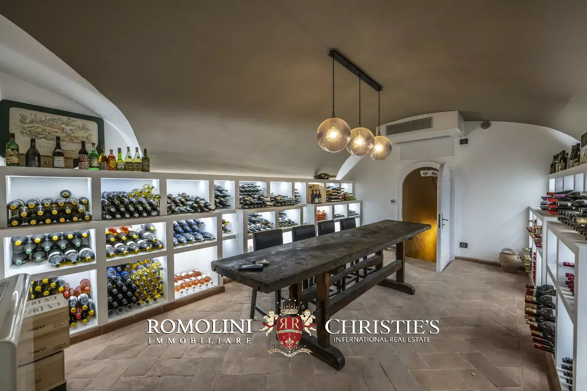 8 Bedroom Villa/Townhouse's Image 28