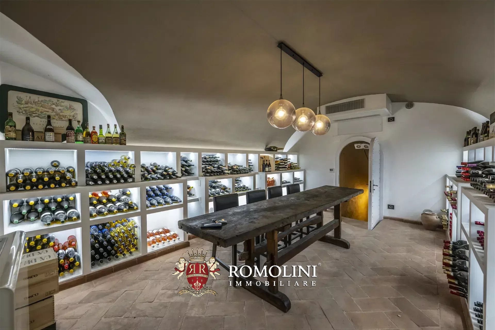 8 Bedroom Villa/Townhouse's Image 28