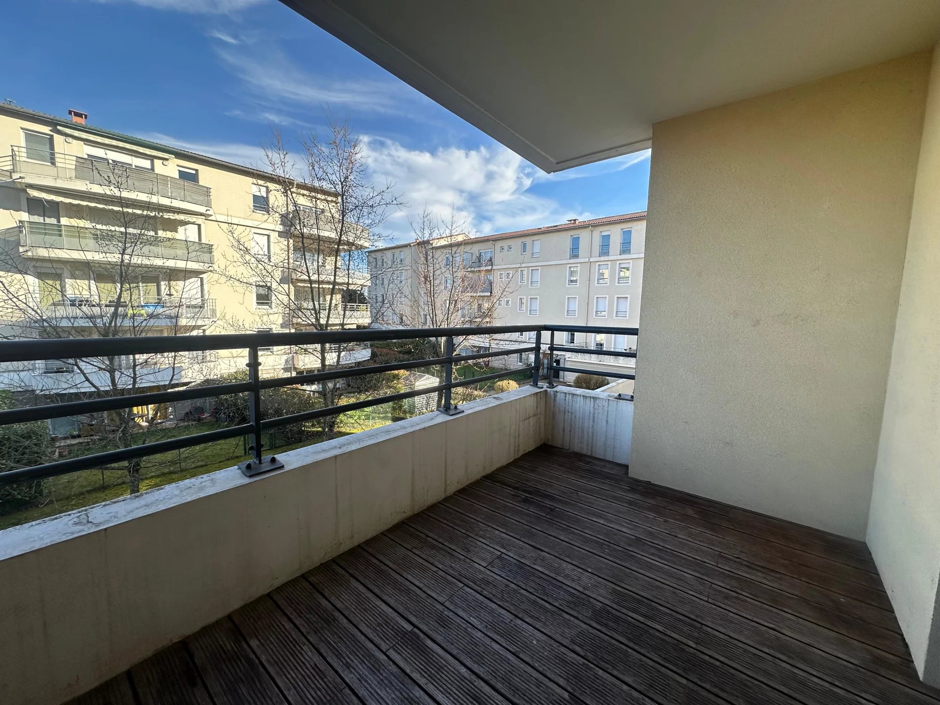 480838 Location Décines-Charpieu