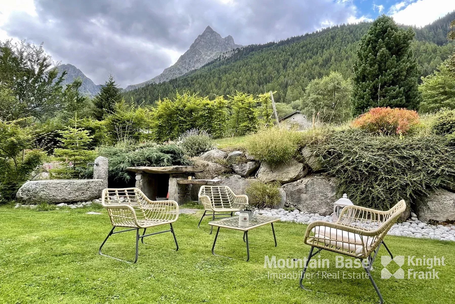 Photo of A large farmhouse in the center of Vallorcine